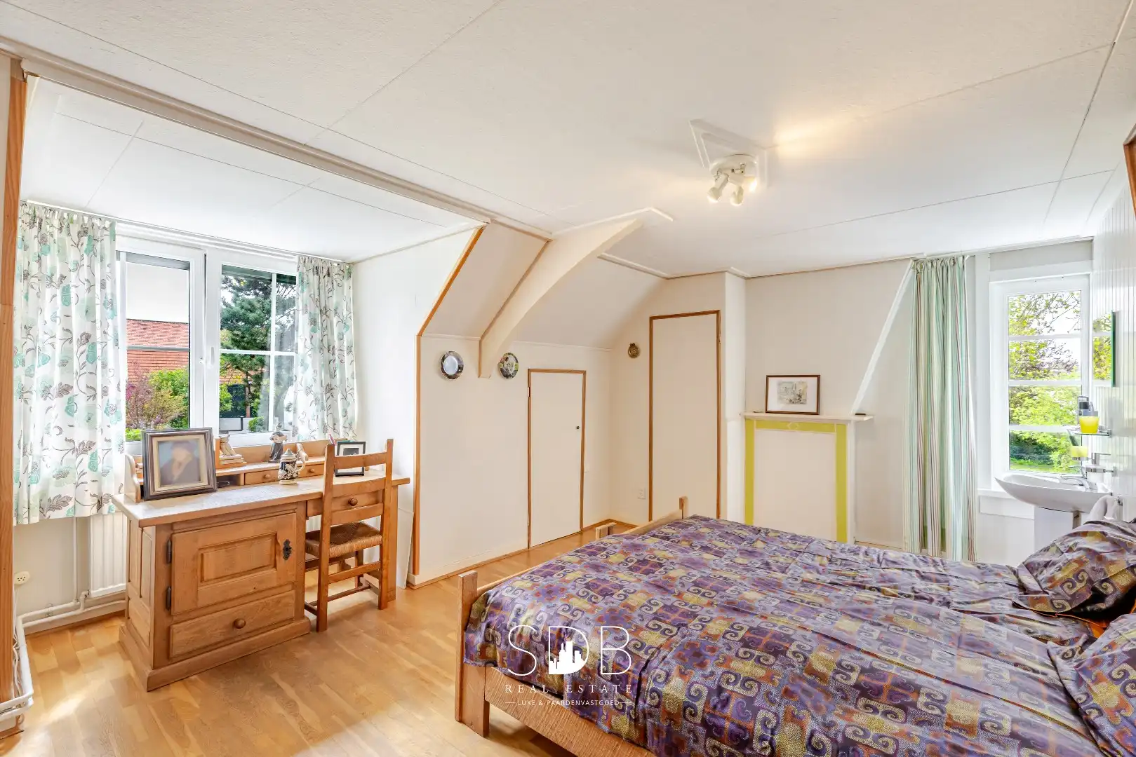 Landelijke woning met authentiek gastenhuis, stalgebouw, graslanden en buitenpiste op 20.285m² foto 12