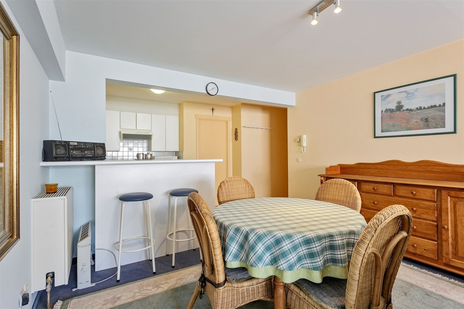 VERZORGD GEMEUBELD APPARTEMENT foto 8