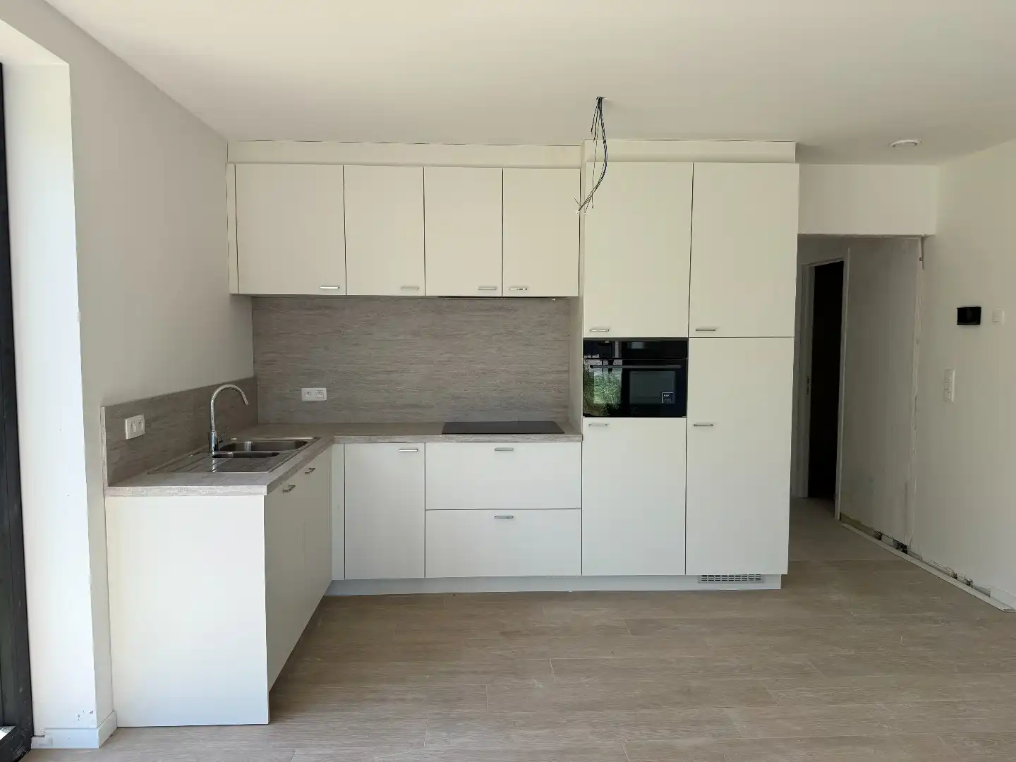 Laatste gelijkvloers 2-slpk appartement met tuin, 1 stpls en een kelder foto 4