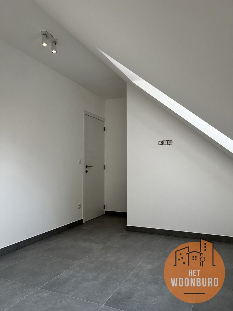Nieuw appartement 2e verd. met terras en staanplaats foto 10