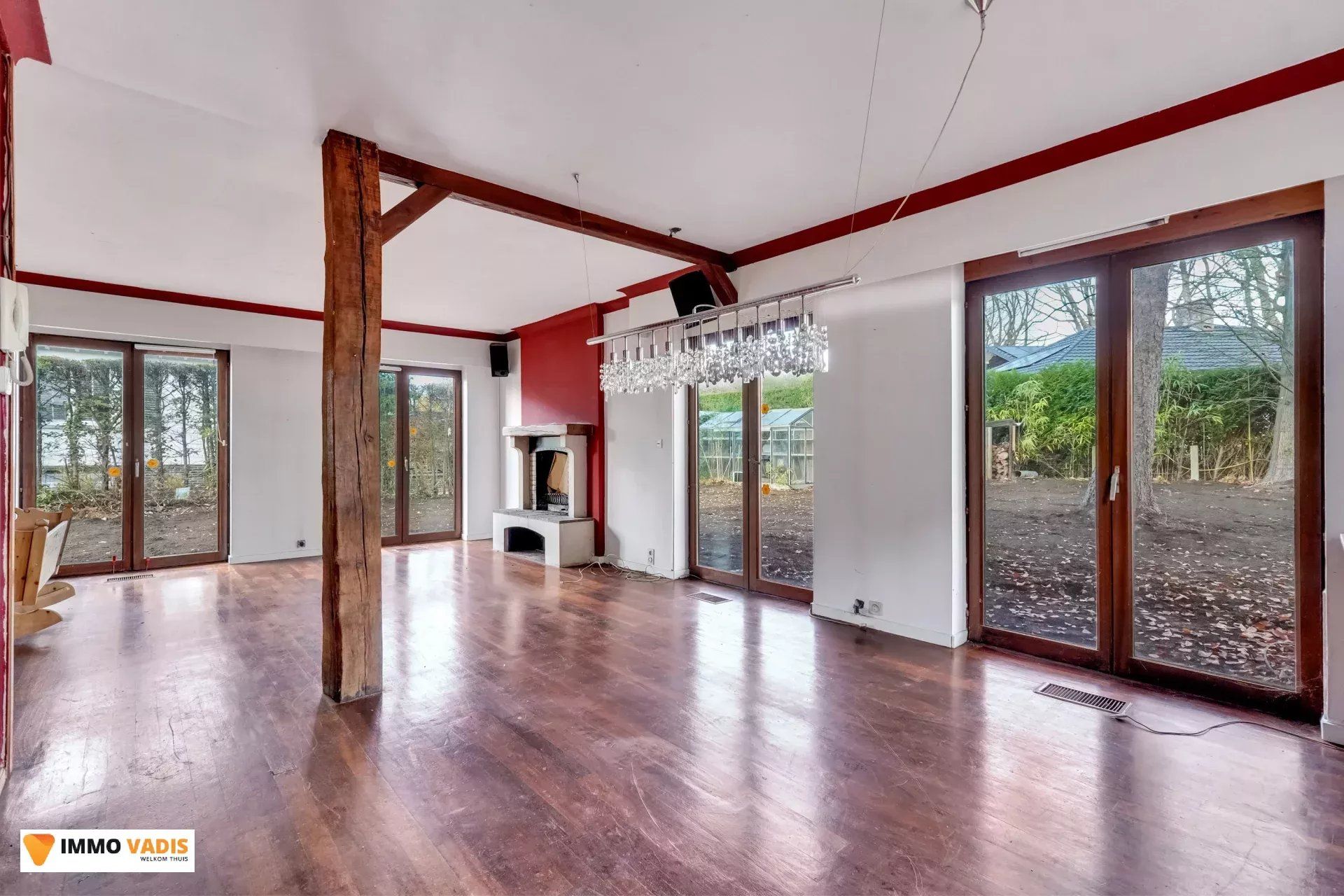 Woning met vijf slaapkamers en inpandige garage foto 8