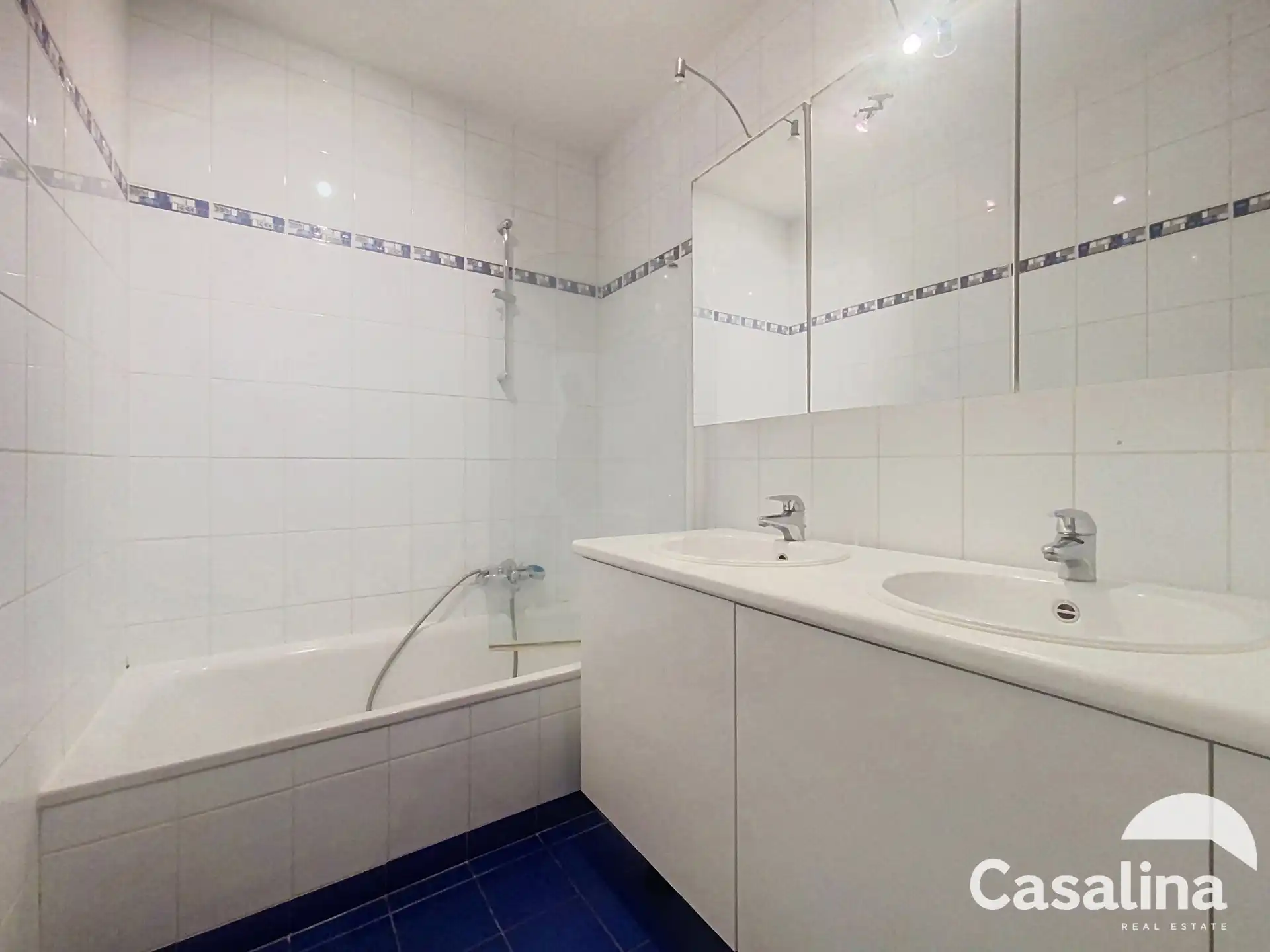 Aan de grens van WOLUWE, 2 slaapkamer appartement met terras foto 8