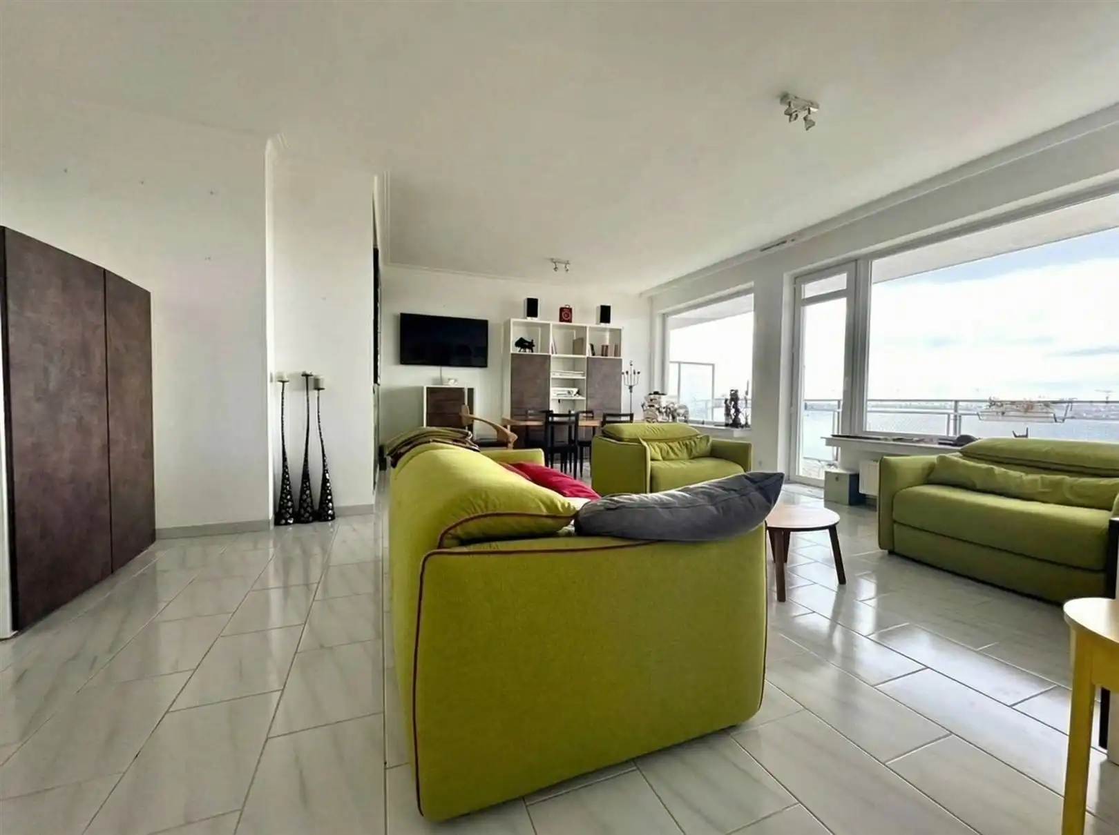 Gemeubeld hoekappartement (12e verdieping) met 3 slaapkamers foto 7