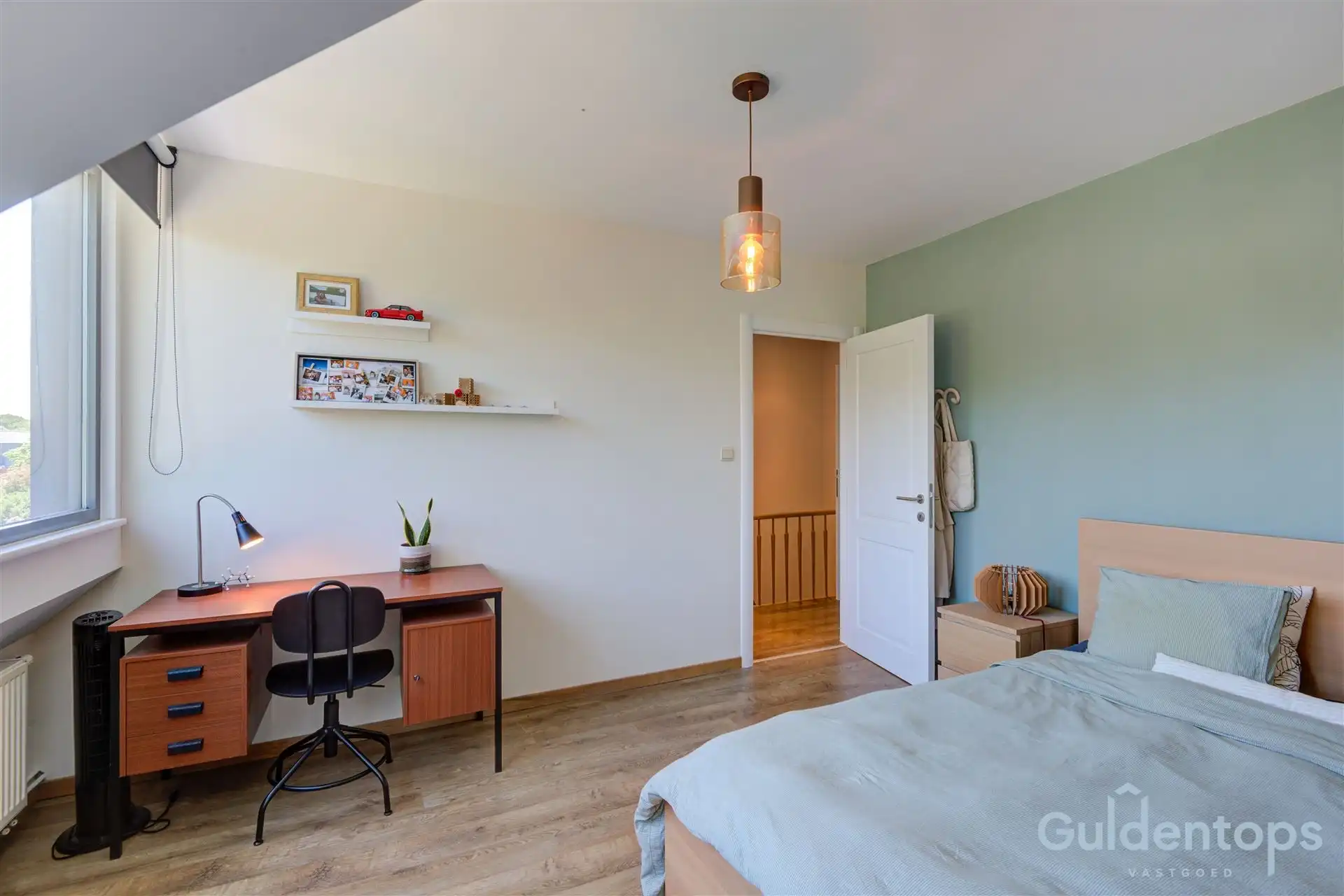 Knappe woning op topligging naast park foto 13