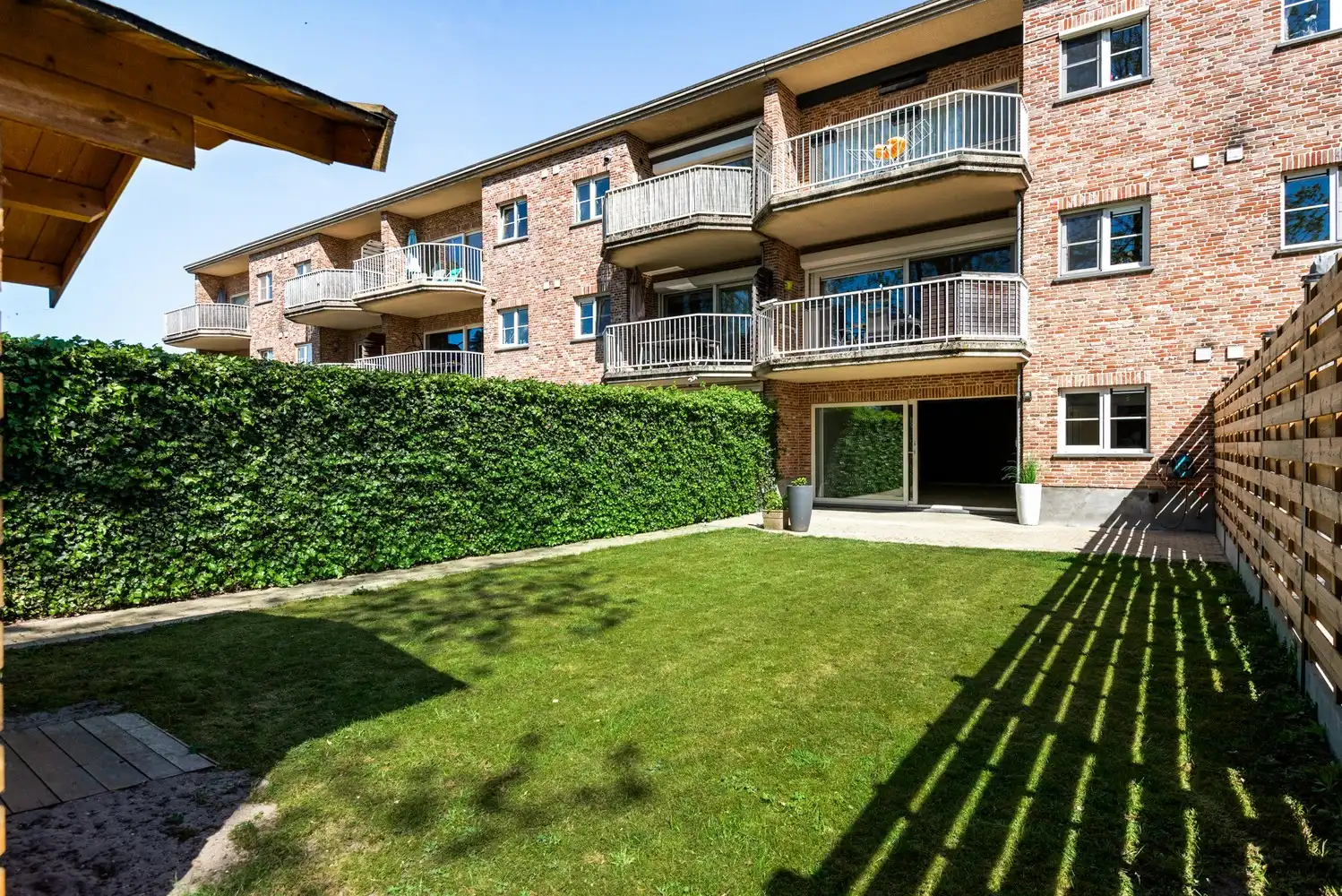 2-slaapkamer appartement met zonnige tuin en garagebox te Wijnegem foto 7