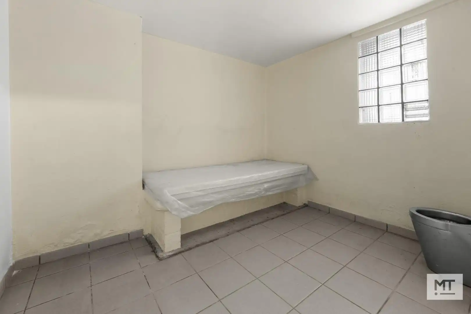Voormalig politiecommissariaat te koop in Westrozebeke foto 13