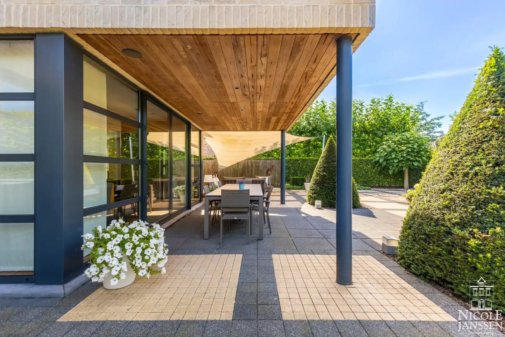 Luxueus ingerichte villa met vier slaapkamers en verzorgde tuin foto 40