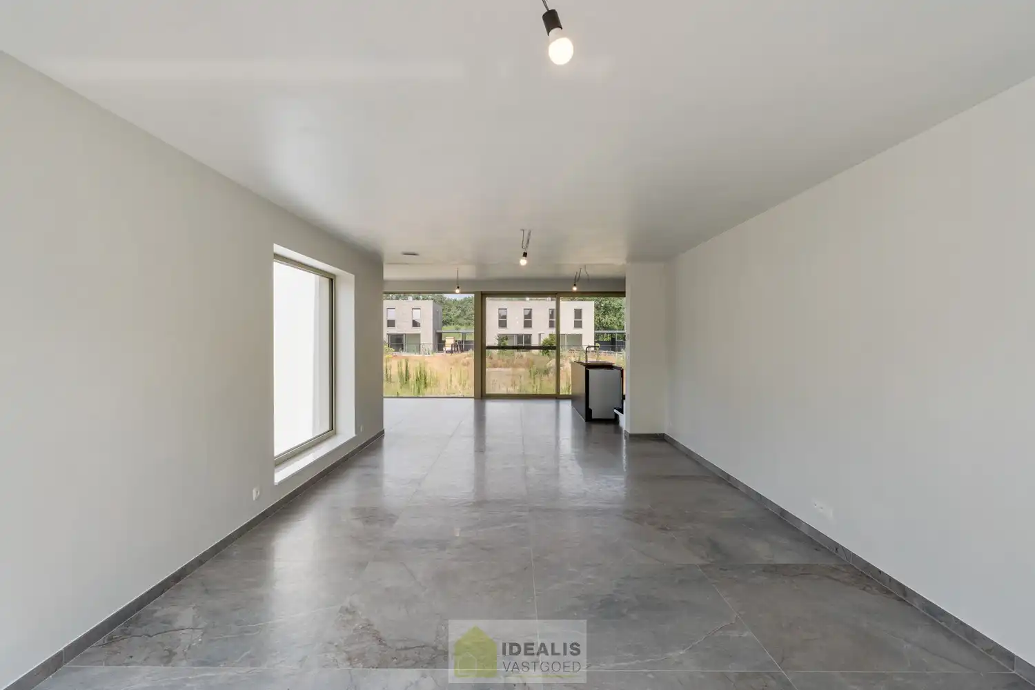 Schitterend volledig vernieuwde woning met 3 ruime slaapkamers foto 14