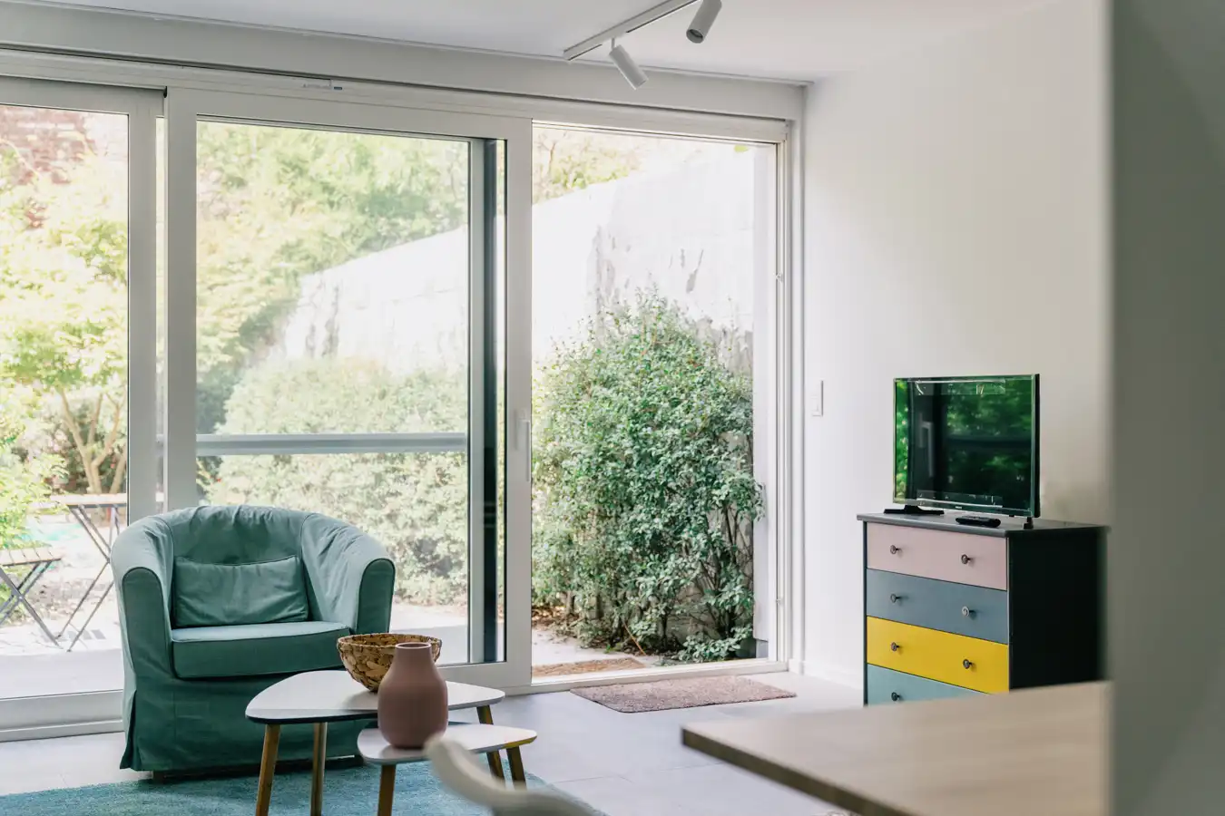 Gemeubelde studio met groene tuin op het Zuid foto 5