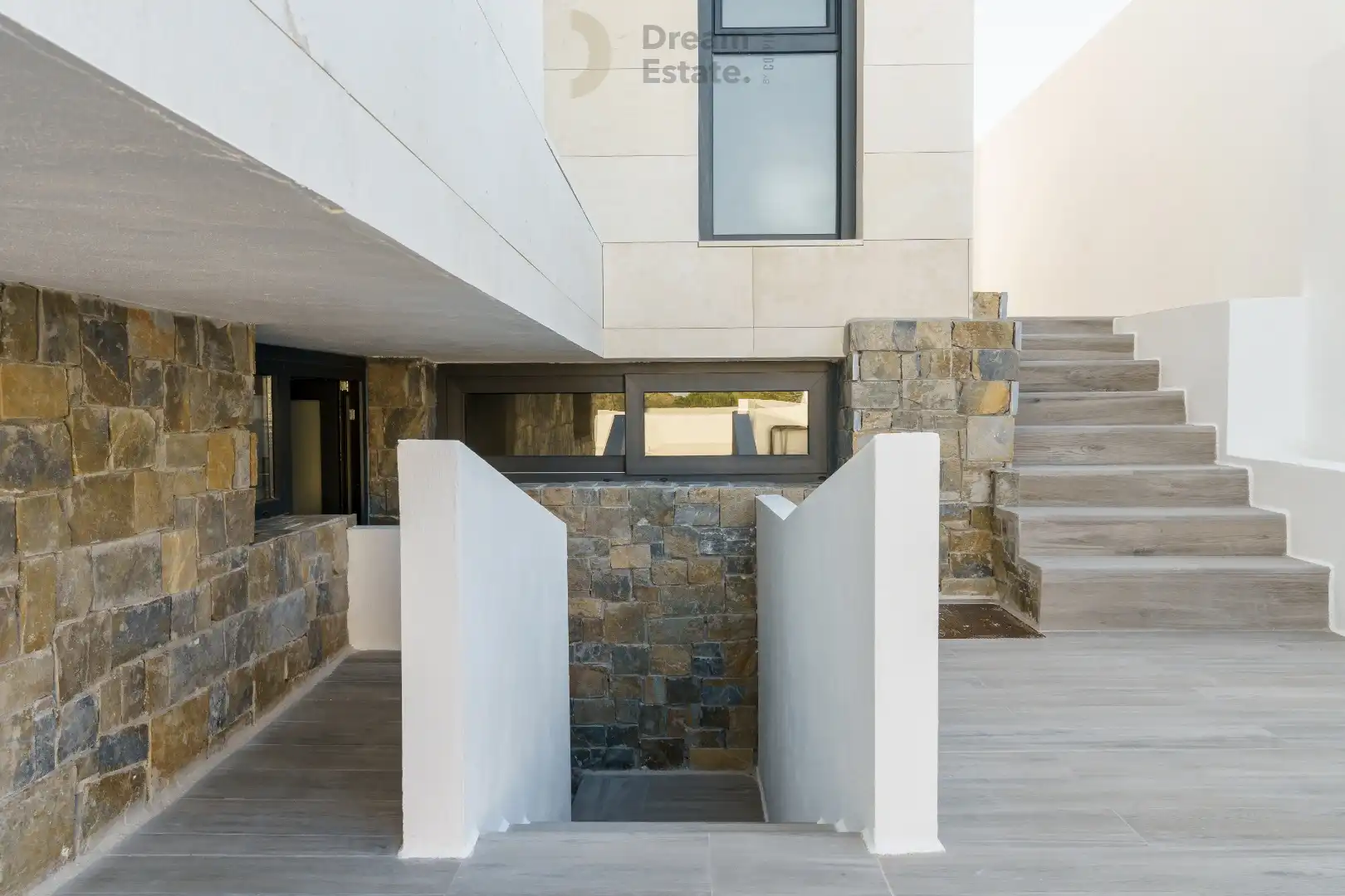 Nieuwbouwwoningen (nog slechts 2) tegenover de golf met zicht naar zee te Mijas. foto 25