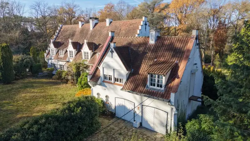 Standingvolle te renoveren villa van 520m² op 53 are foto 5