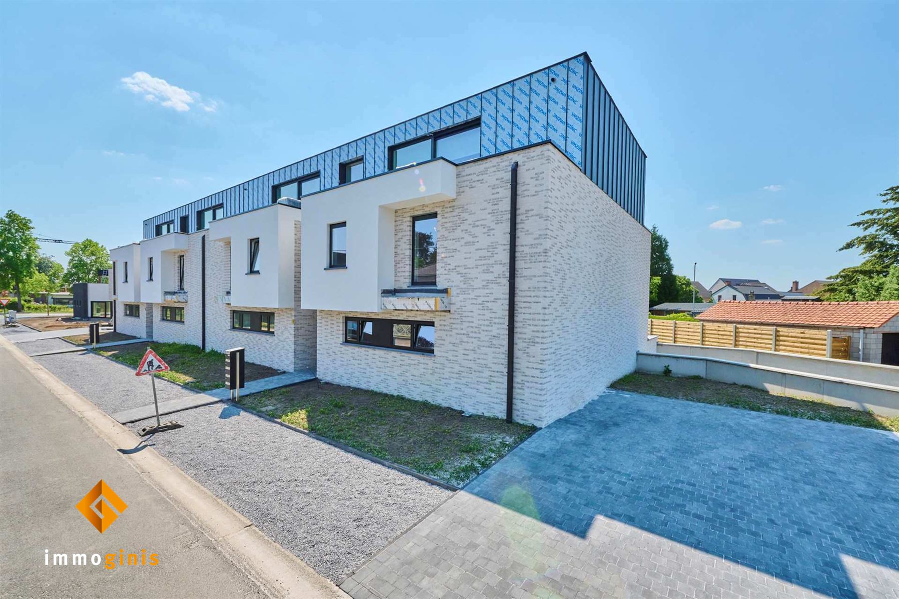 Zéér mooi en ruim gelijkvloers appartement met 2 slpks nabij het centrum van Hamont! foto {{pictureIndex}}