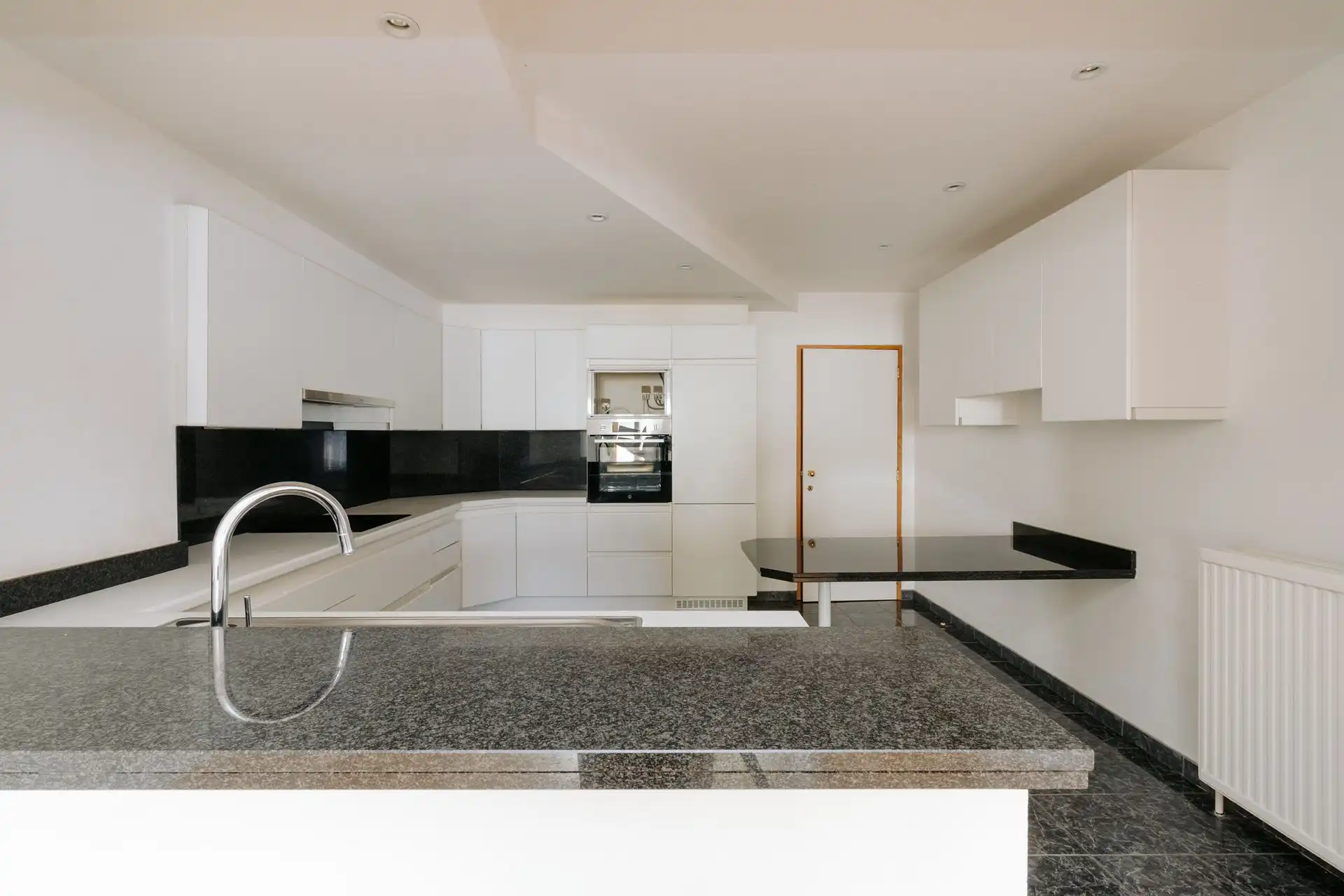 Zeer ruim 2-slaapkamerappartement in het centrum van Wilrijk foto 3