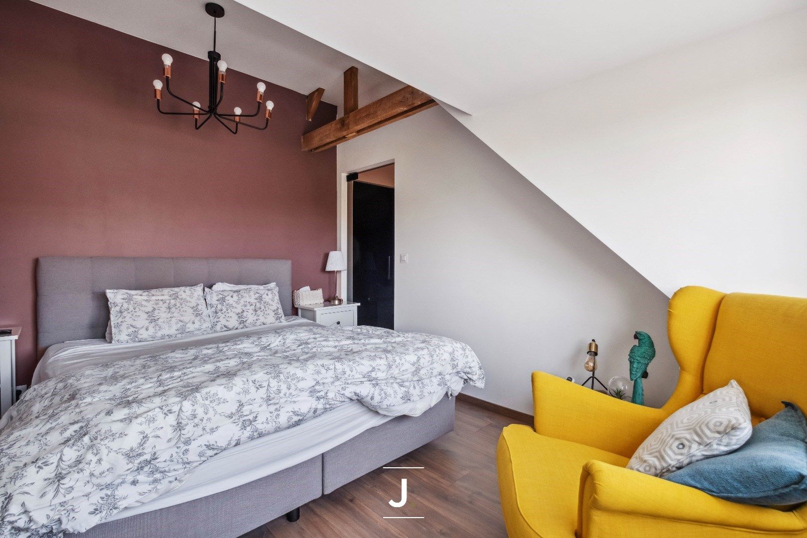 Instapklare gezinswoning met vier slaapkamers, zonnige tuin, grote garage en tal van extra’s – volledig gerenoveerd in 2019 foto 22