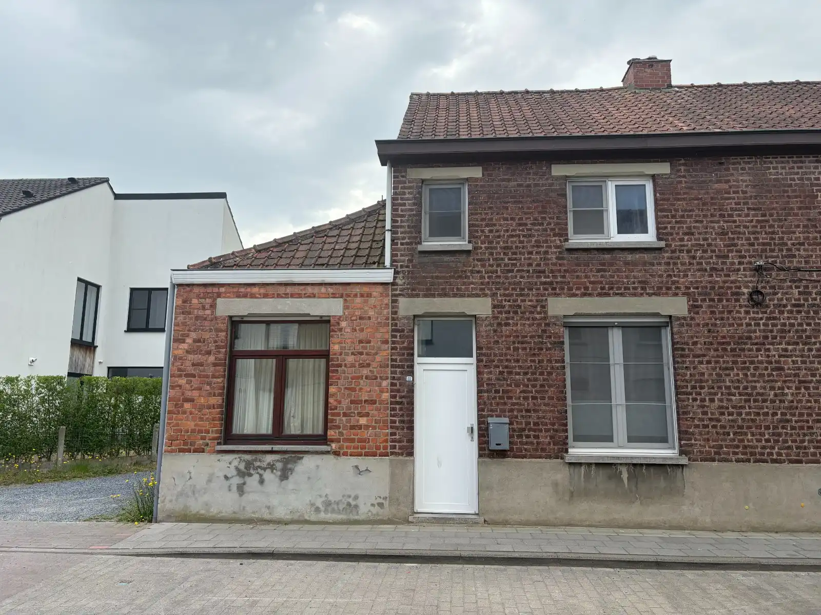 Halfopen woning nabij het centrum foto {{pictureIndex}}