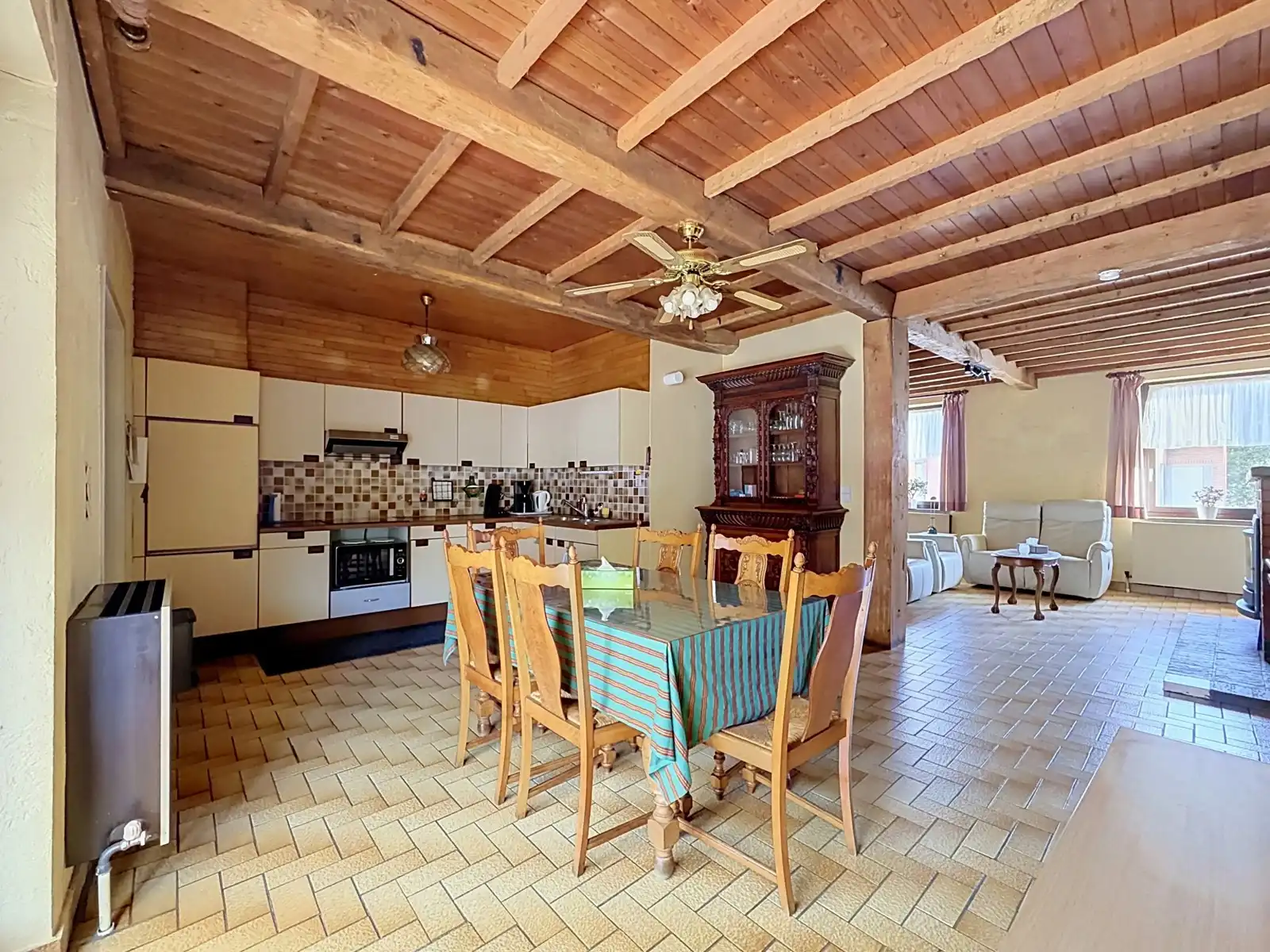 Ruime woning met 2 SLPK, Garage én Werkplaats/Magazijn! foto 6