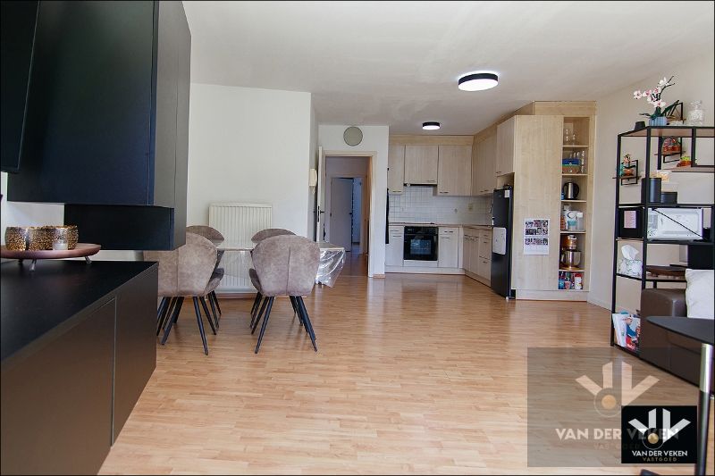 Instapklaar 2 slpk-appartement aan de standsrand van Genk foto 4