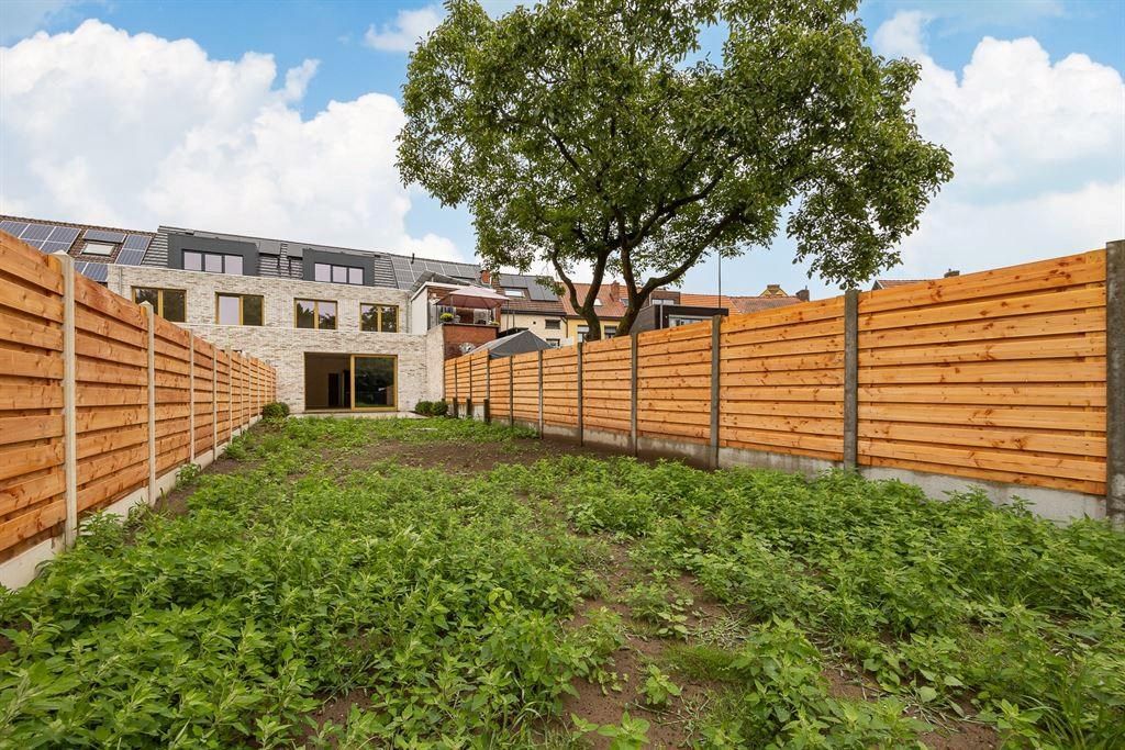 Nieuwbouwwoning met 6 slpk en grote tuin! foto 7