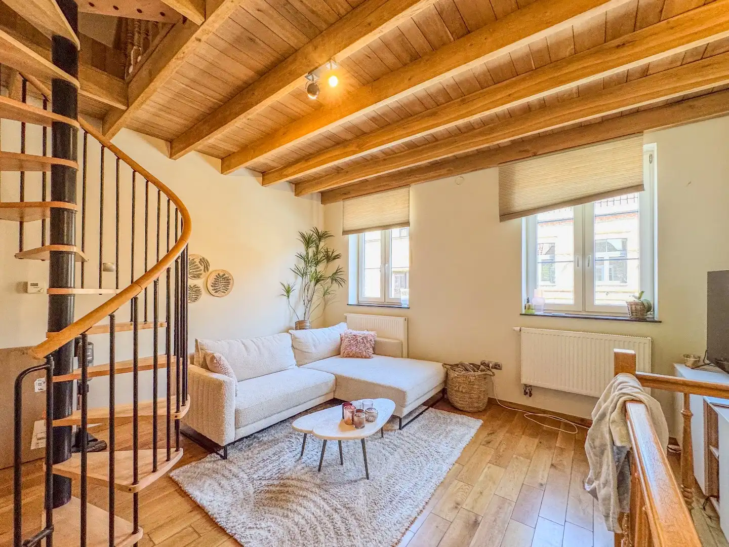 Gezellige rijwoning met 2 slaapkamers, mezzanine en terras. foto 2