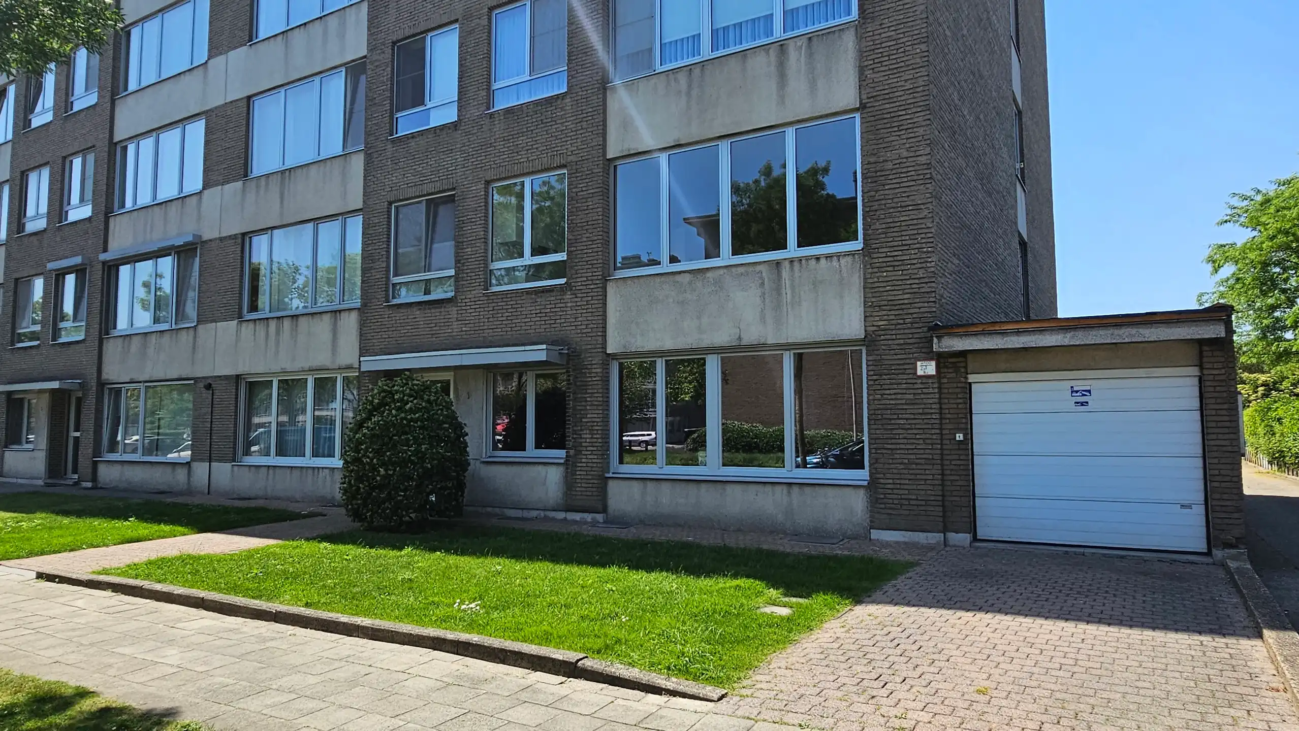 Volledig vernieuwd 2 slaapkamer-appartement te huur foto 2