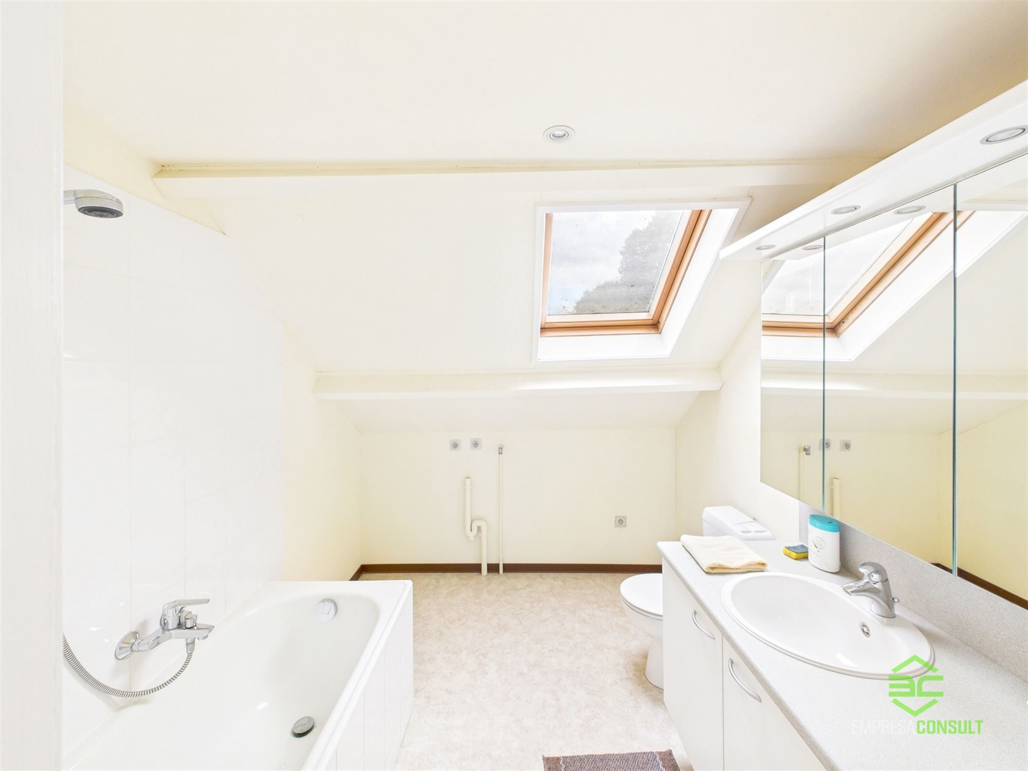 Ruime burgerwoning met groot achtergelegen magazijn! foto 29