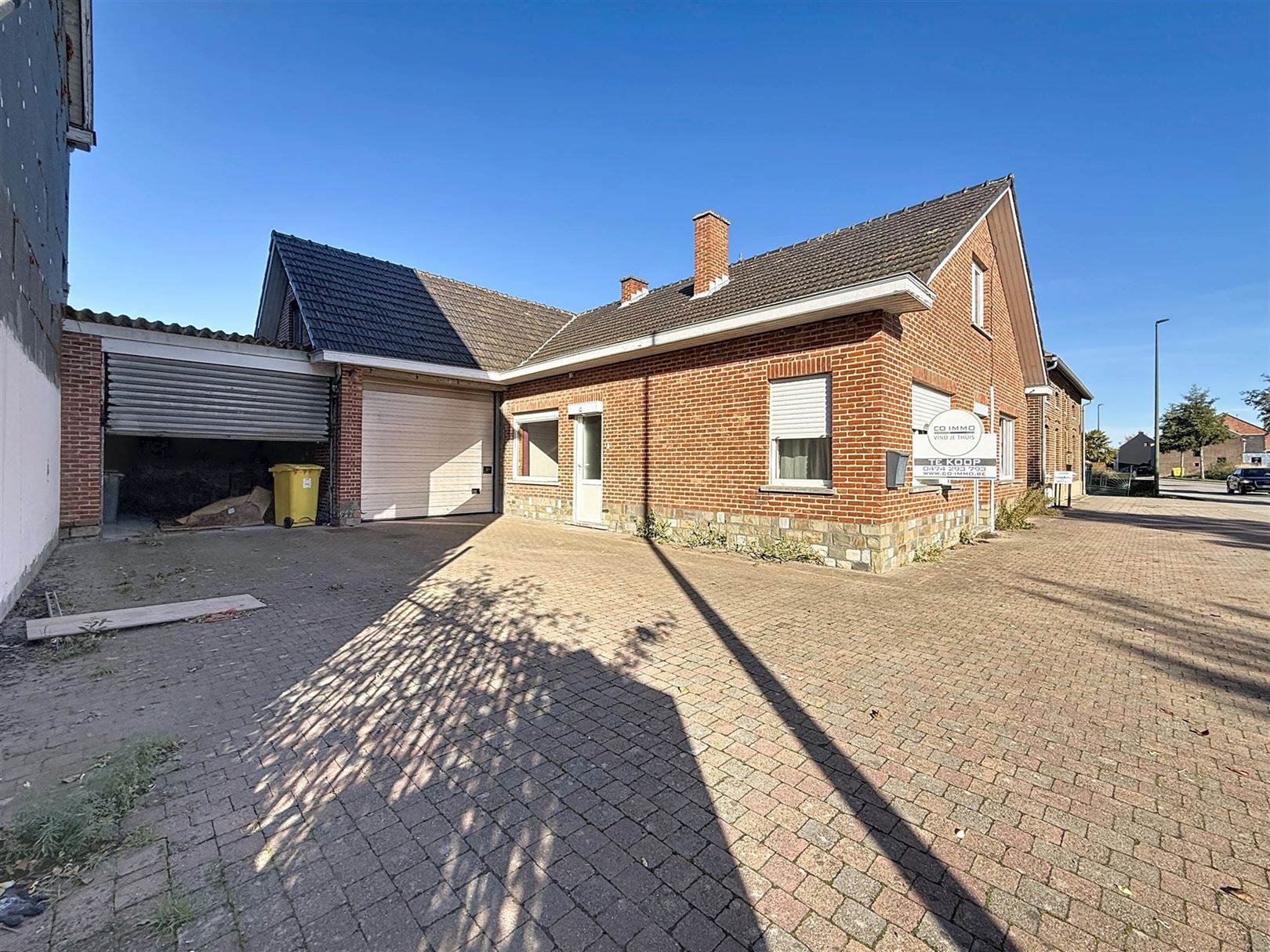Te renoveren woning met garages, atelier, 12a 57ca foto 2