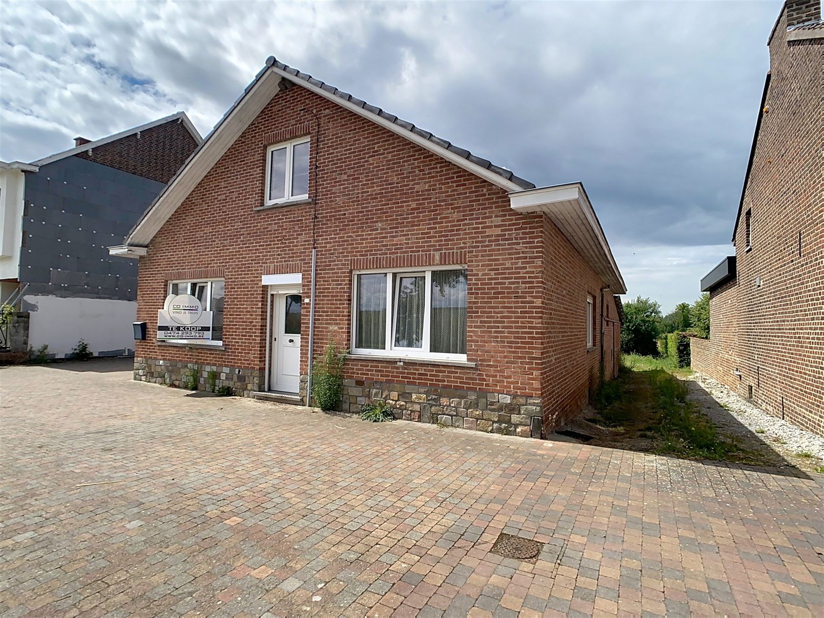 Te renoveren woning met garages, atelier, 12a 57ca foto 2