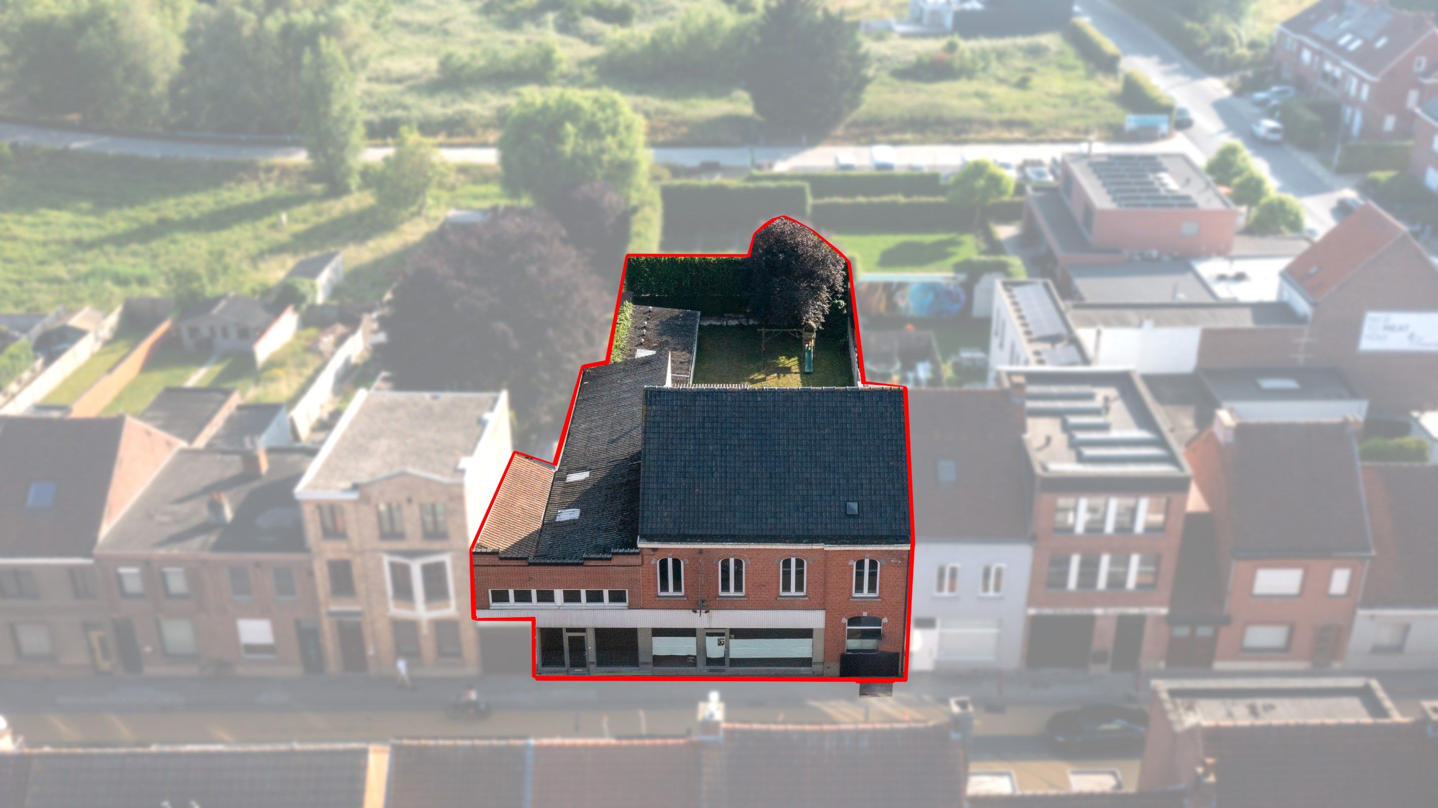 Hoofdfoto van de publicatie: Gebouw voor gemengd gebruik met atelier op 568 m²