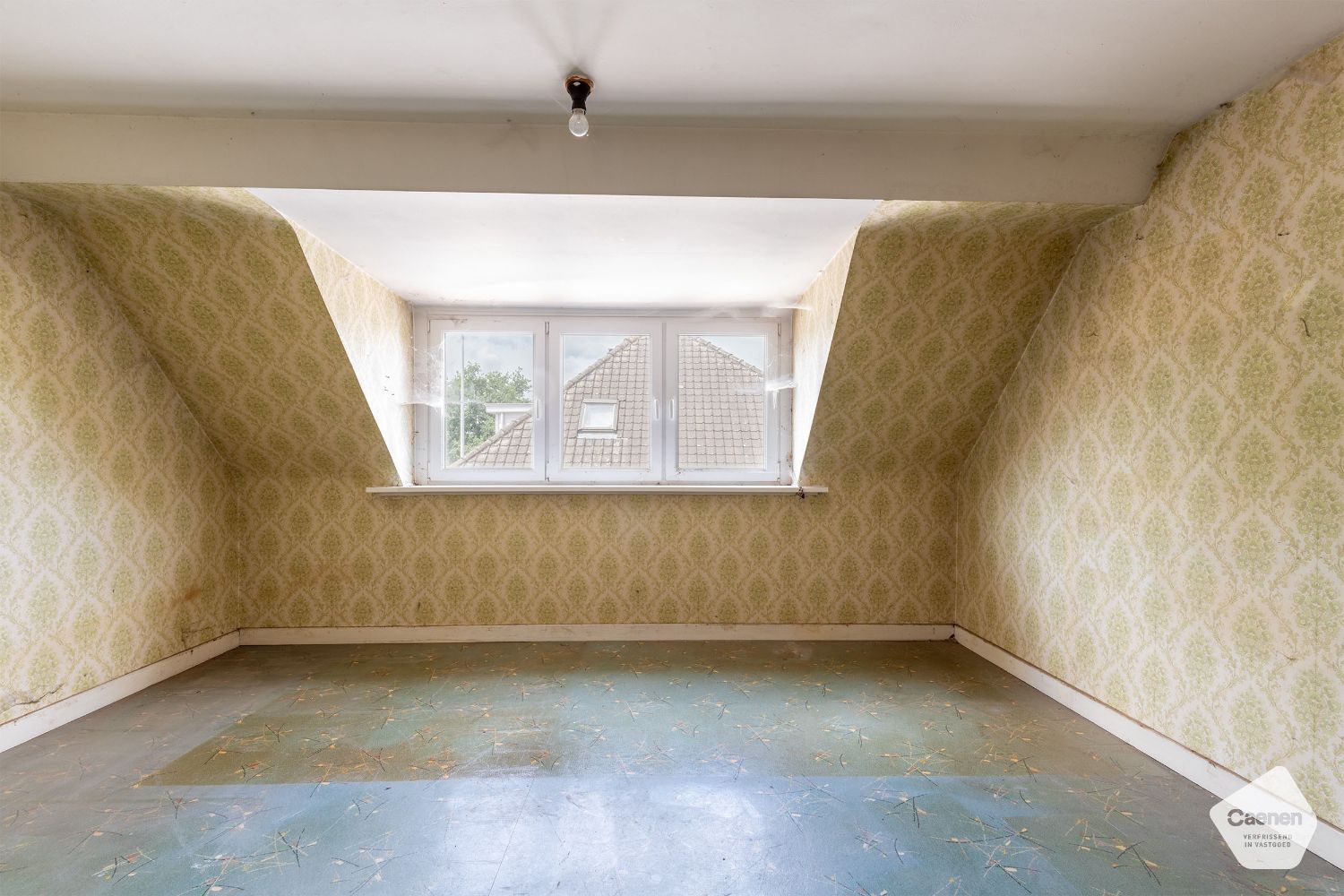 TE RENOVEREN STEVIGE HALF-OPEN WONING op CENTRALE LIGGING met 4 slaapkamers en GARAGE foto 14