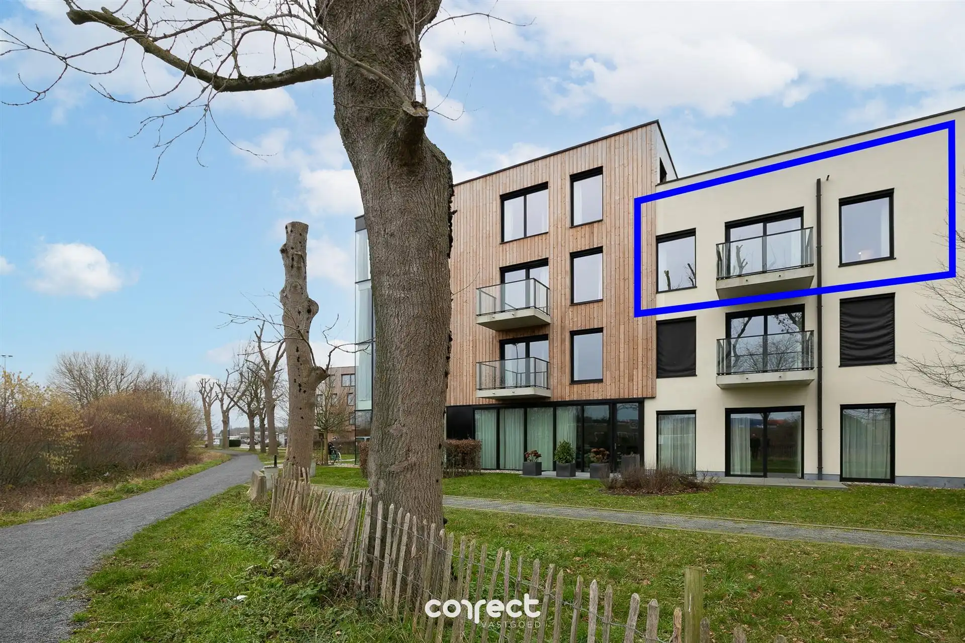 Instapklare assistentieflat te Brugge. foto {{pictureIndex}}