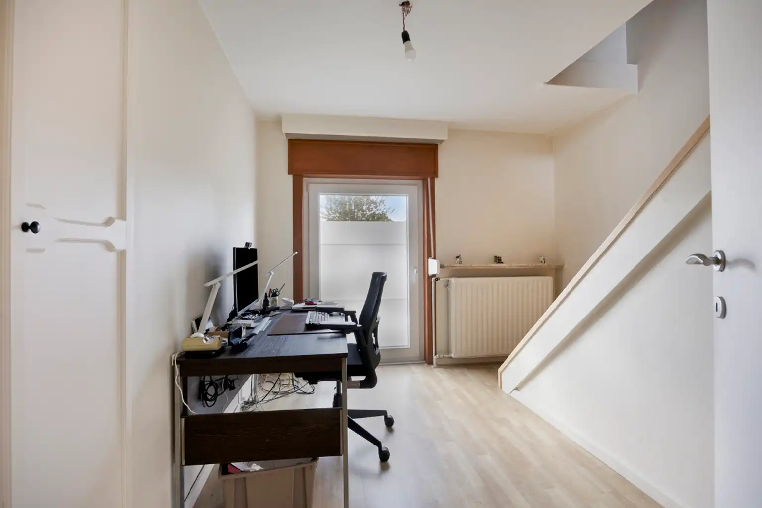 Instapklare woning met 4 slaapkamers, tuin & 2 garages foto 19