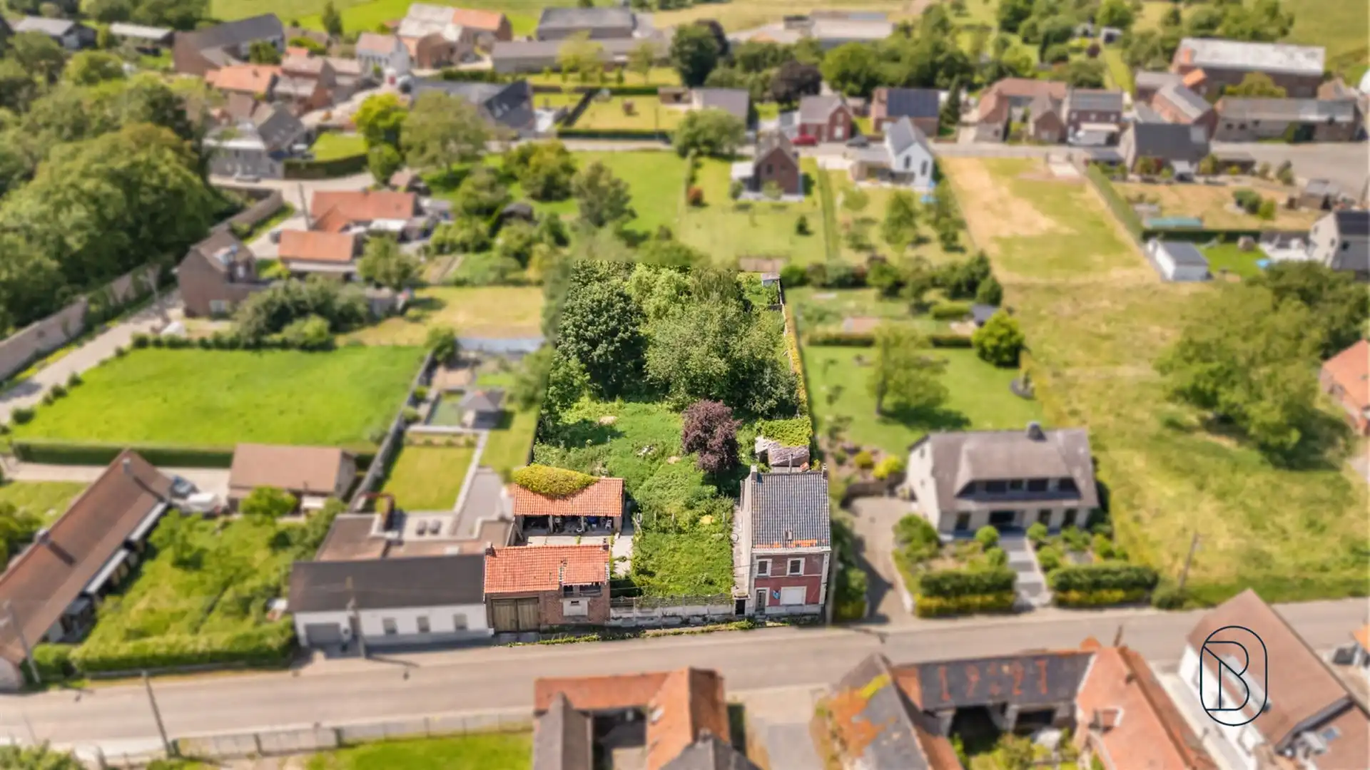 Totaal te renoveren woning met bijgebouwen op 1570m2 foto 25