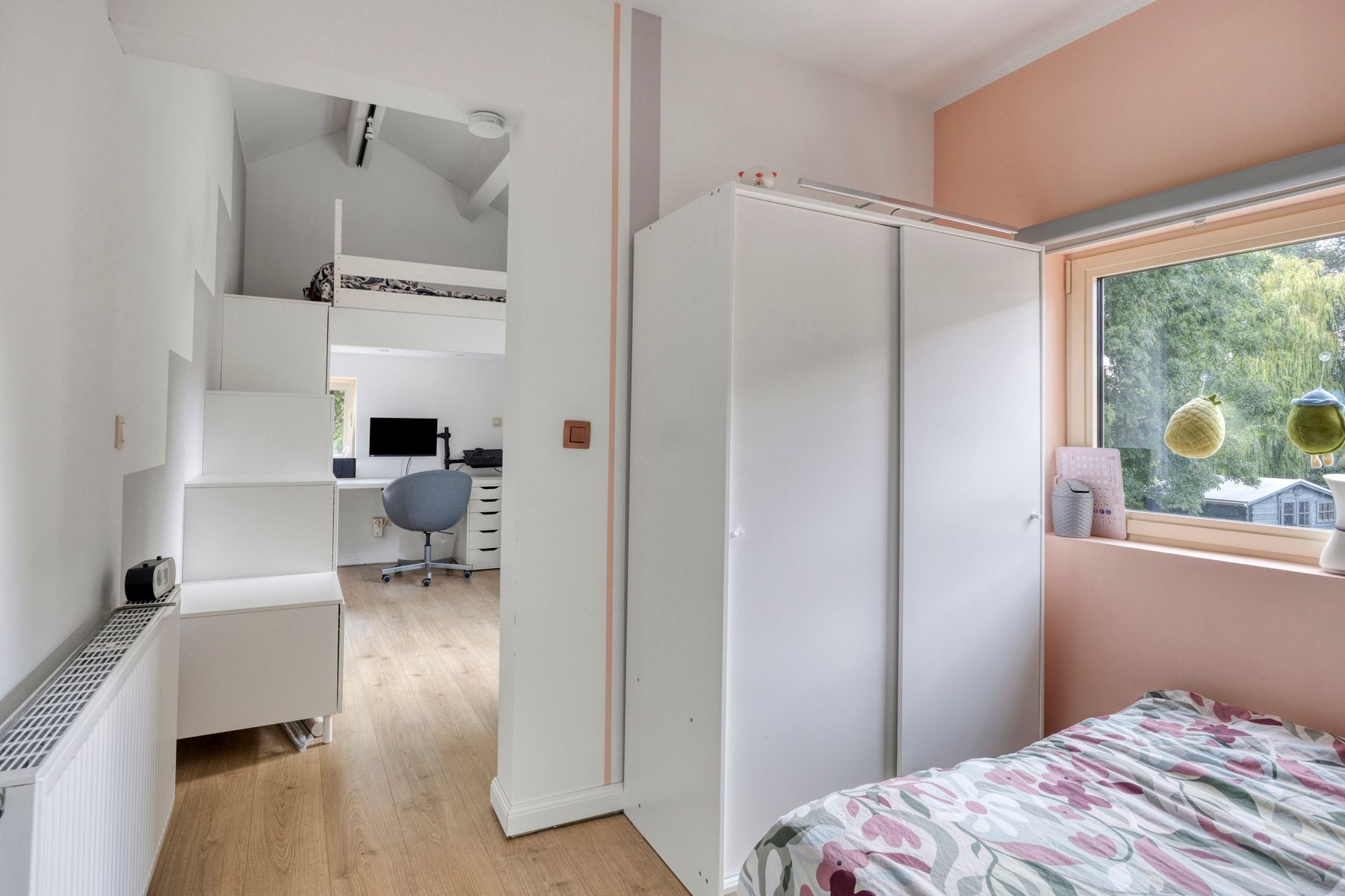 Volledig gerenoveerde, instapklare woning in groene omgeving foto 25