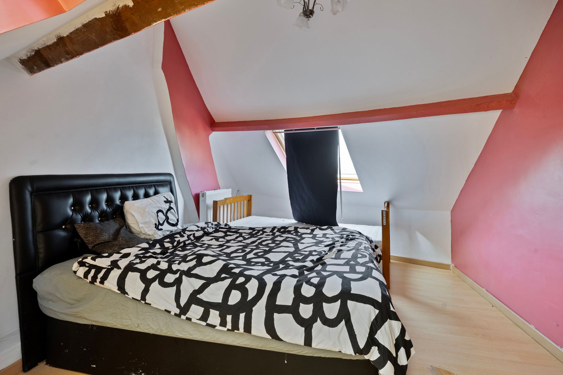 Instapklare halfopen bebouwing met vijf slaapkamers foto 21