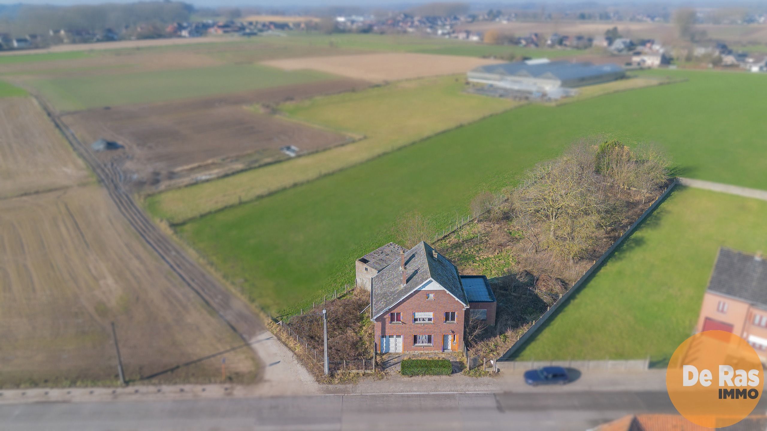 AAIGEM - Te renoveren woning met groot perceel  foto 3