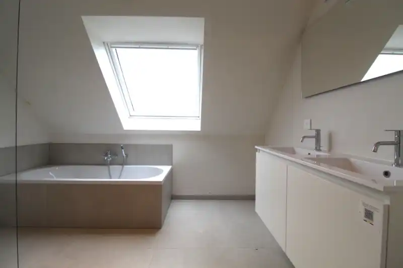 Nieuwe halfopen woning met 3 slaapkamers foto 7