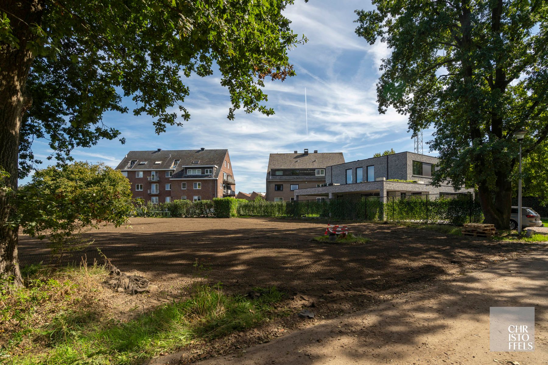 Residentieel gelegen bouwgrond voor open bebouwing van 744m²! foto 3