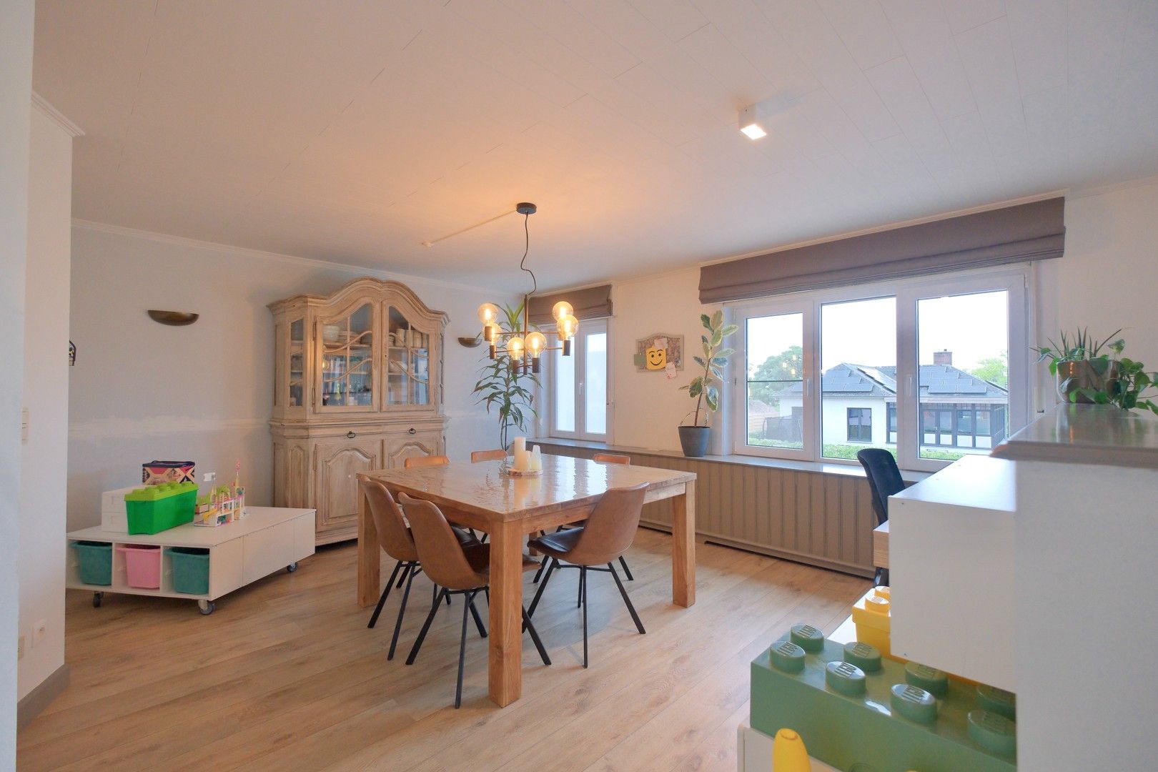 Instapklare handelswoning op toplocatie in Torhout! foto 2