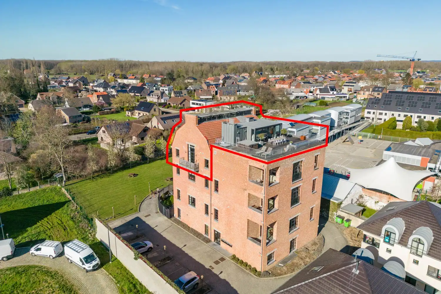 Unieke industriële loft van 240 m² met dakterras van 96 m², jacuzzi en dubbele parking foto 35