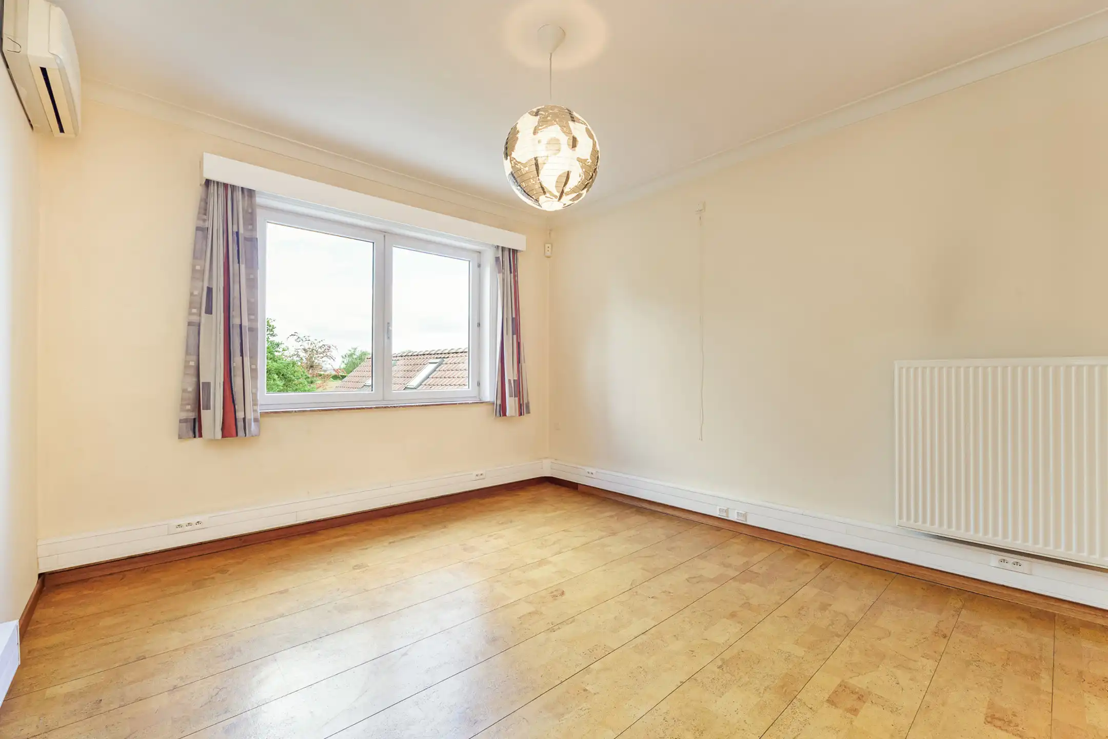 Charmante driegevelwoning met garage foto 7