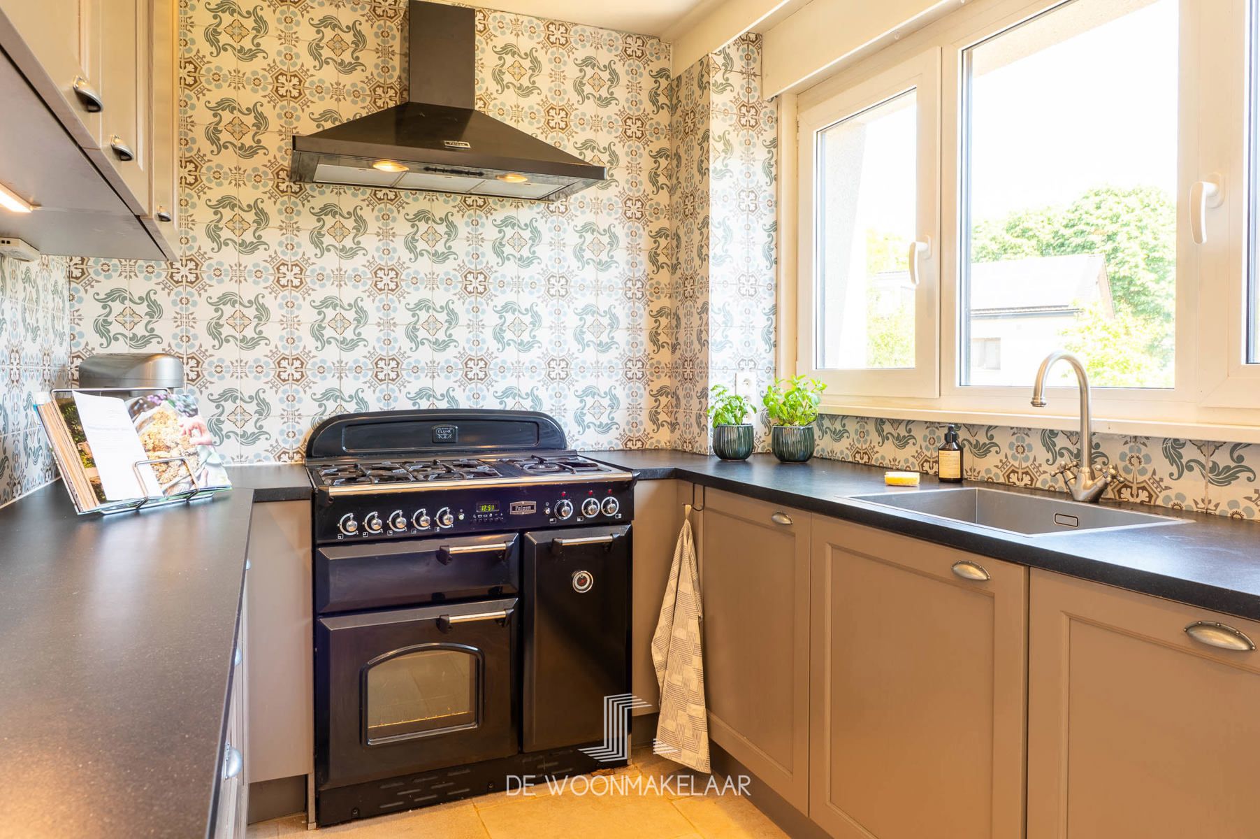 Halfopen bel-etage met 4 slaapkamers, garage en tuin foto 5