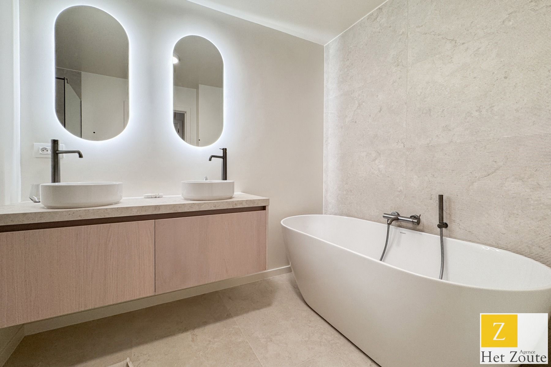 Gerenoveerd duplexappartement met ruim terras foto 13