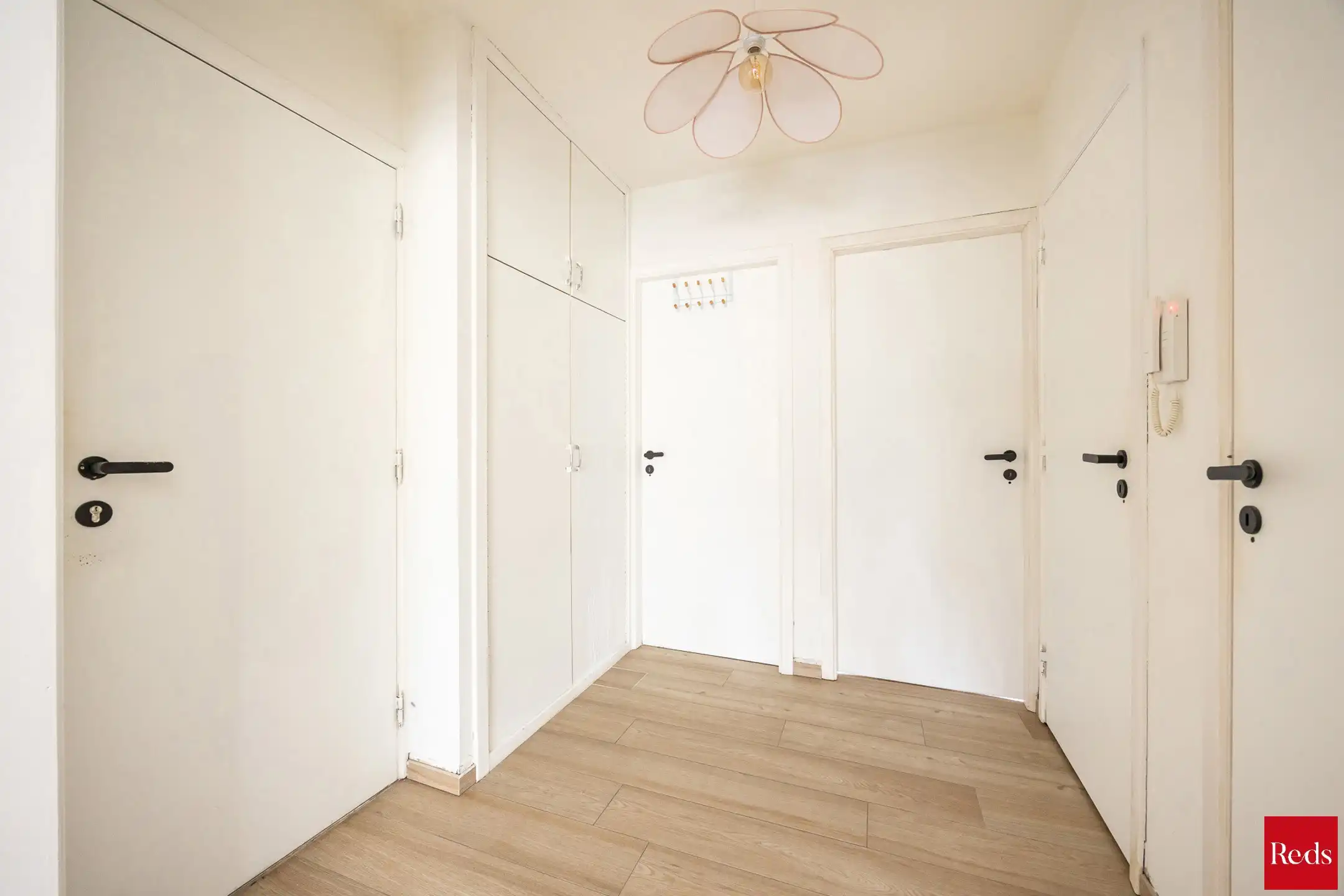 Gerenoveerd appartement nabij een groene omgeving foto 8