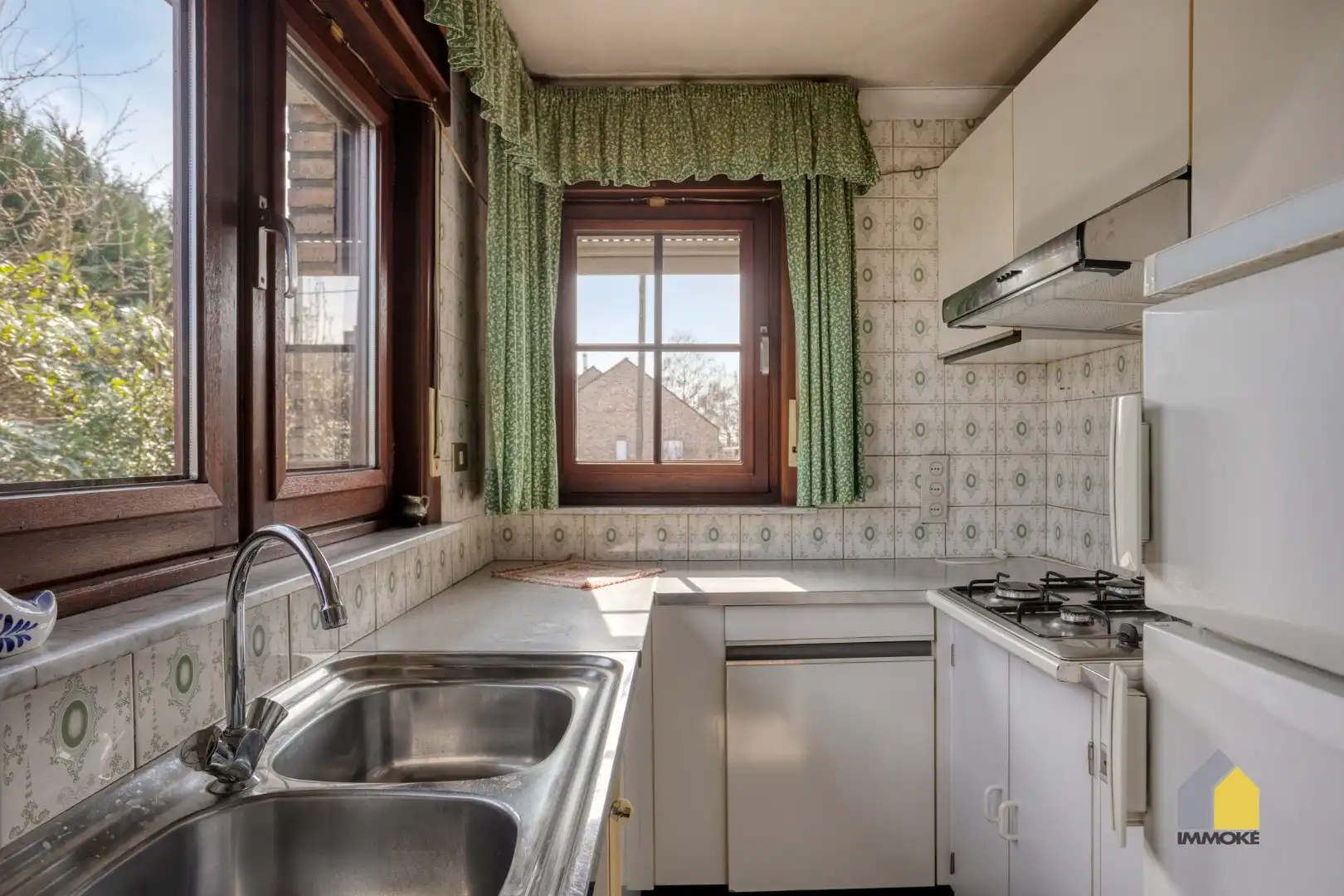 Te renoveren, statige woning op mooi perceel van 23 a 90 ca. foto 9