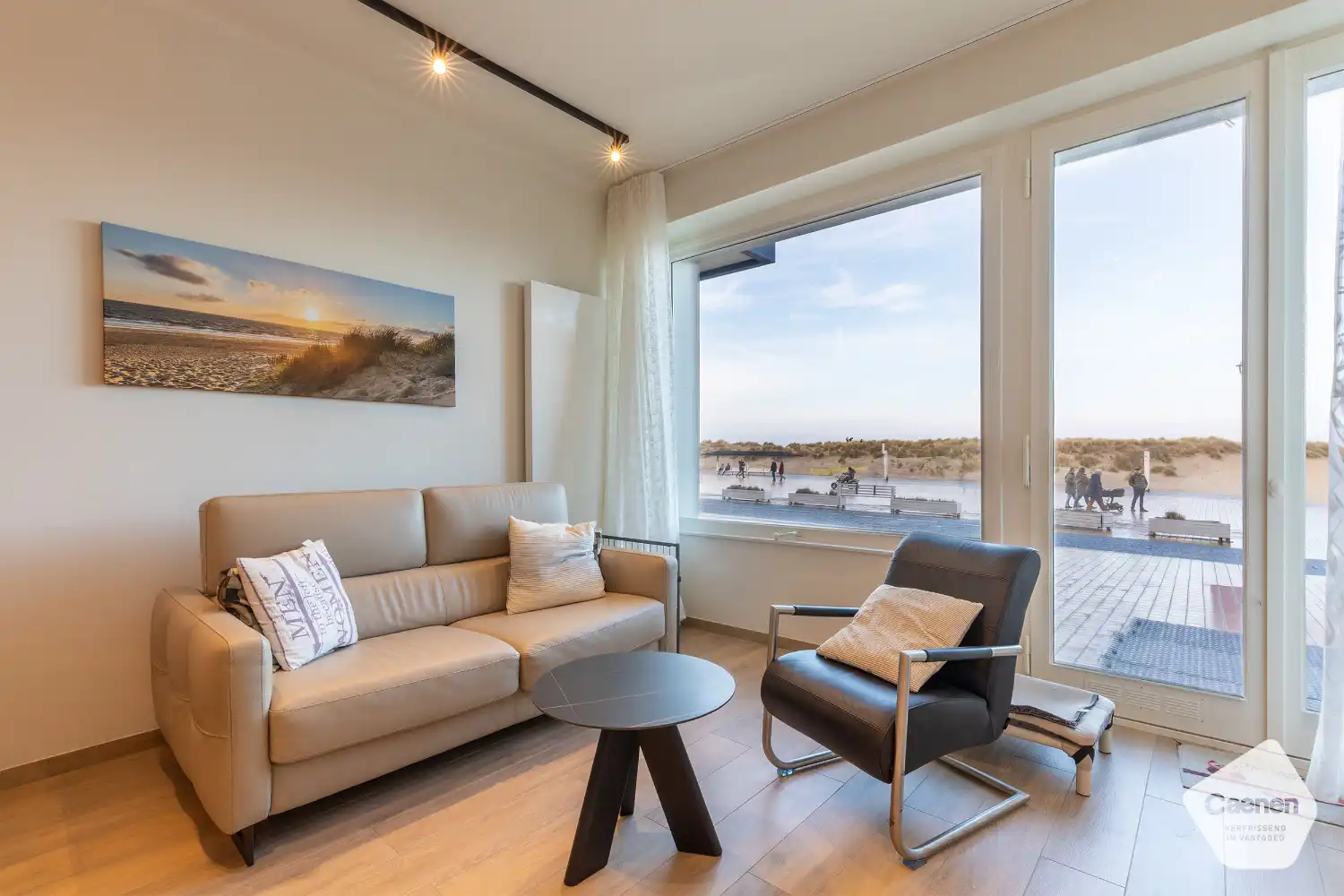 Prachtig gerenoveerd 2-slaapkamer appartement op de Zeedijk foto 2