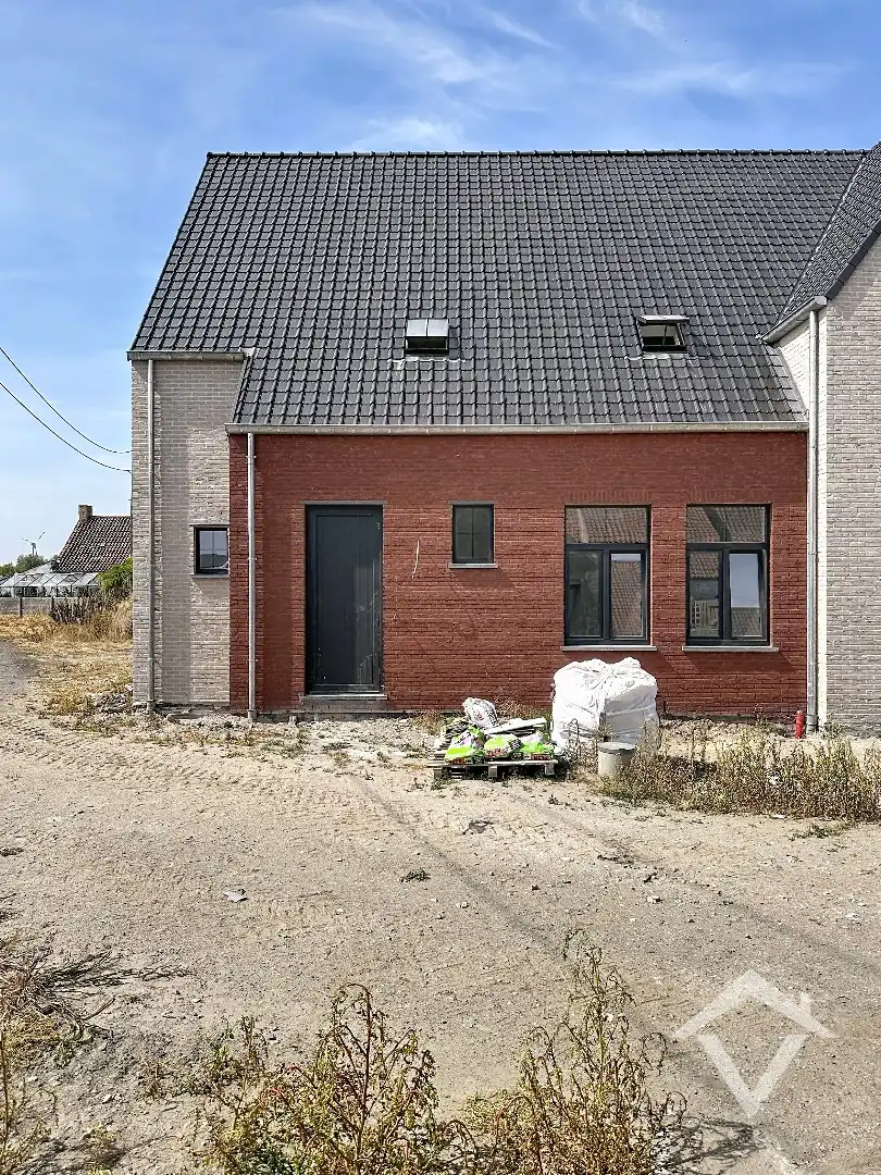 Nieuwbouwwoning met 4 slaapkamers te Westkerke foto {{pictureIndex}}