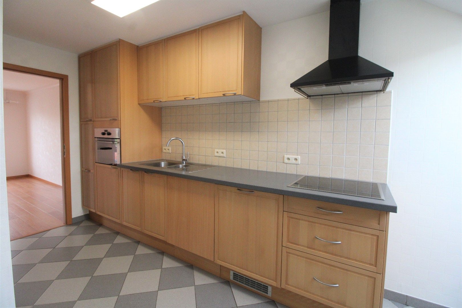 Duplex appartement met 2 slaapkamers en garage te Roeselare foto 4