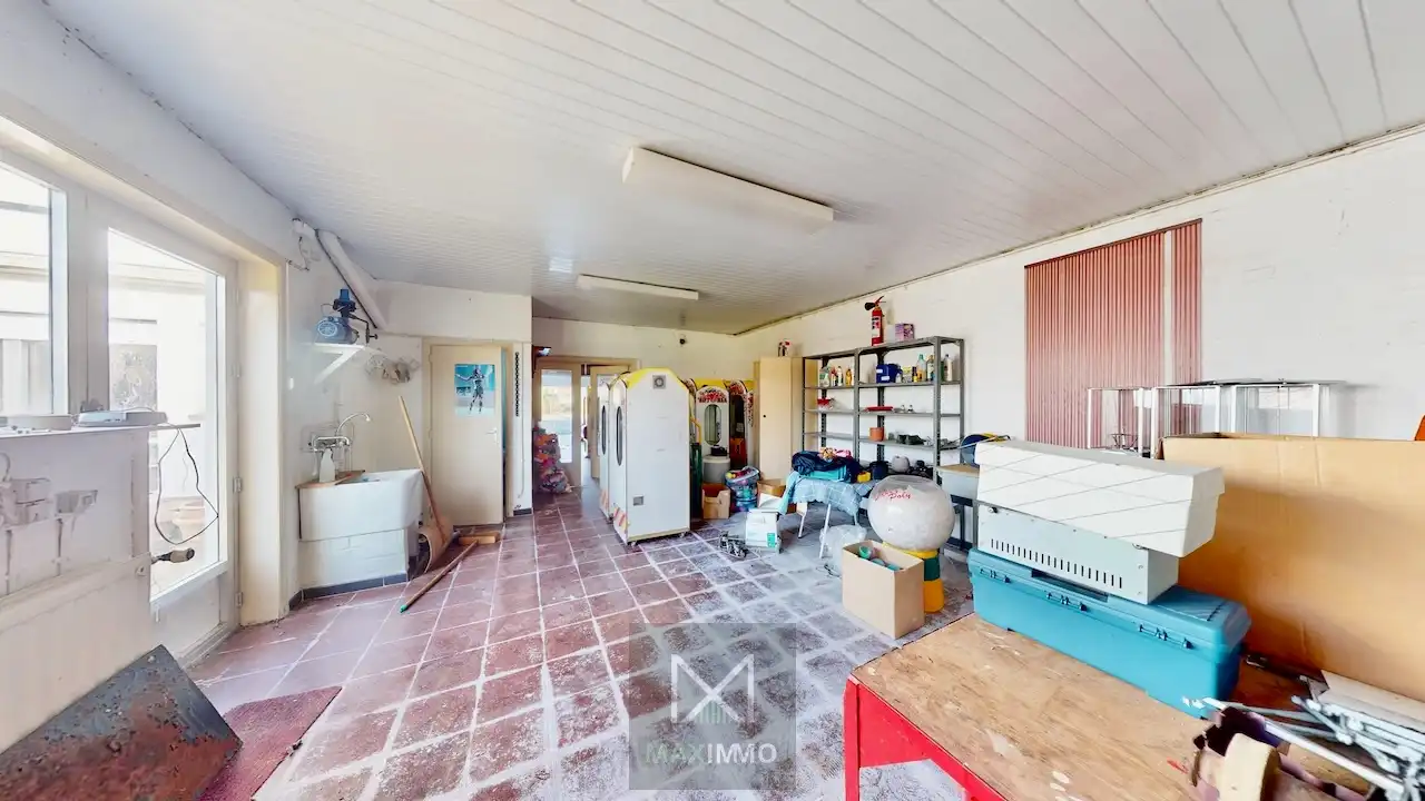Instapklare gezinswoning met 3 slaapkamers, dubbele garage, ruim atelier en zonnige tuin in Rekkem foto 15