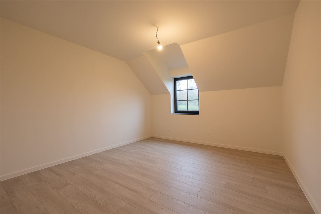 Instapklare nieuwbouwwoning op ruim perceel met 3 slk foto 19