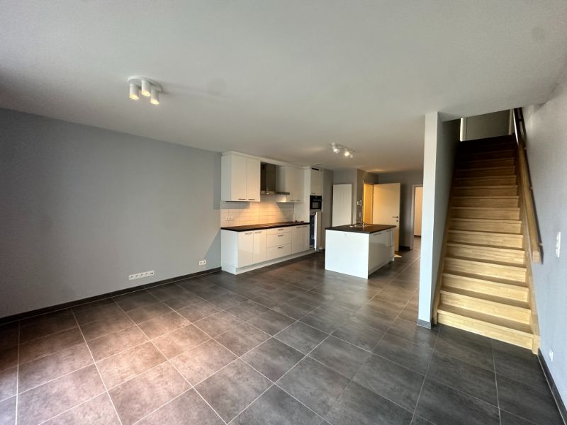 Instapklaar (volledig opgeschilderd) duplexappartement met 2 ruime slpk., terras, ondergrondse autostpl + kelderberging foto 6